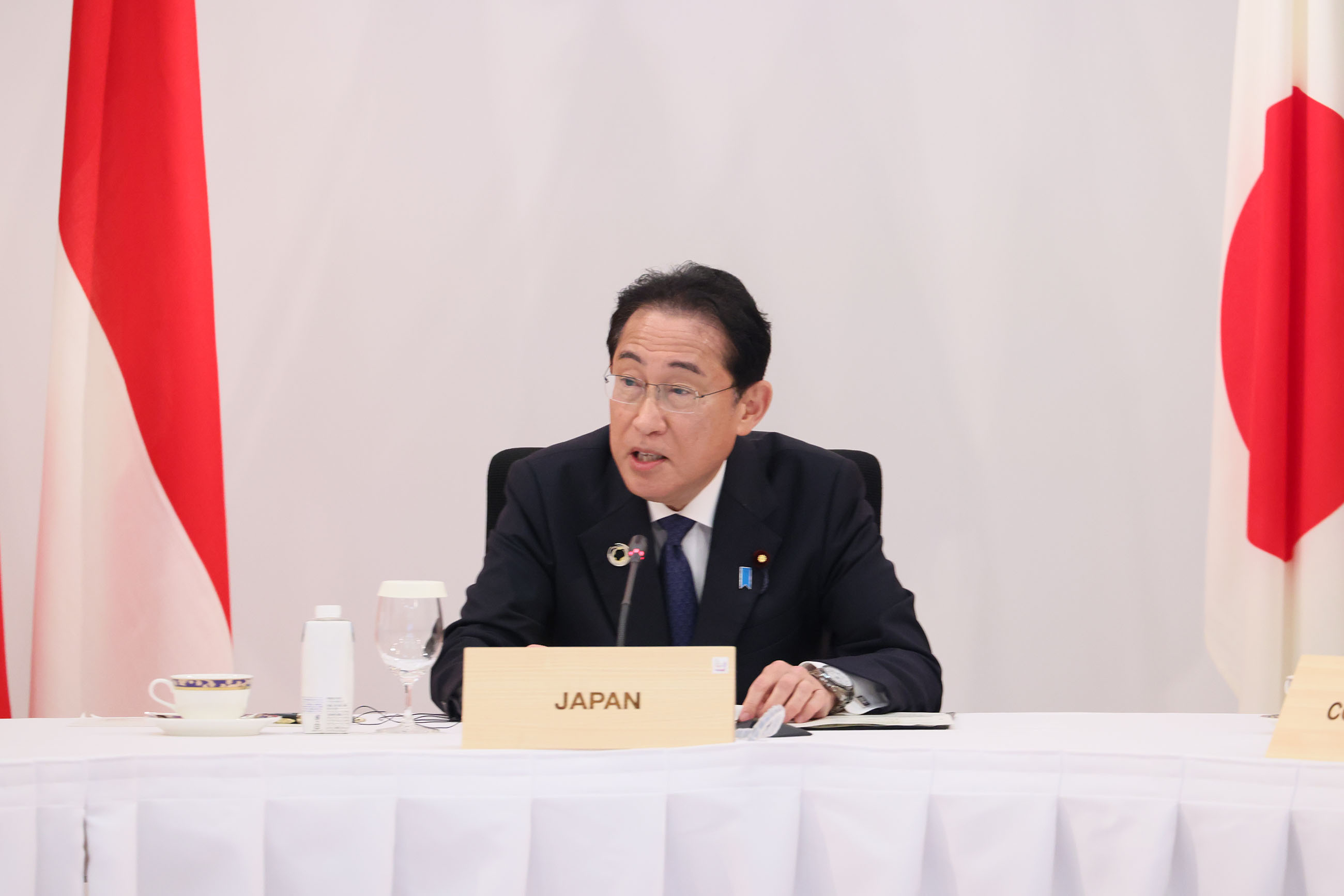 Prime Minister Kishida making a statement at Session 9 (5)