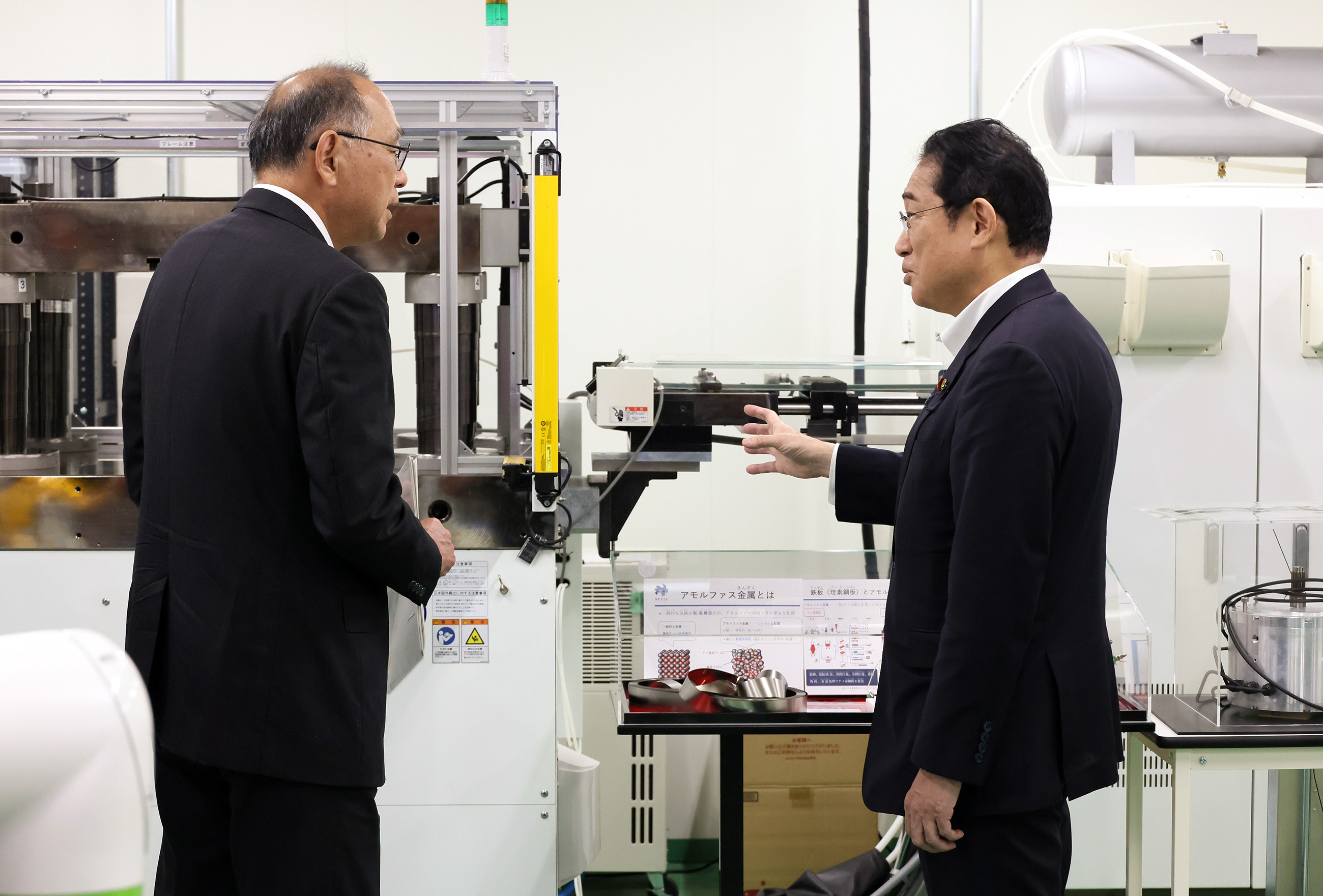 Prime Minister Kishida taking a tour of the Next Generation Tatara Co-Creation Centre (2)