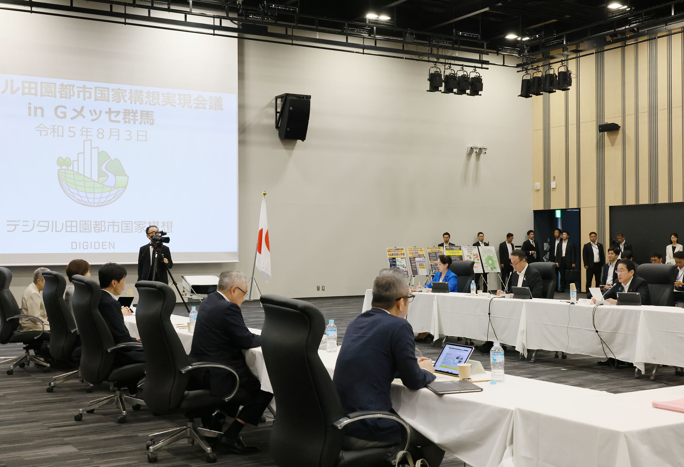 Prime Minister Kishida attending a meeting of the Council for the Realization of the Vision for a Digital Garden City Nation (5)