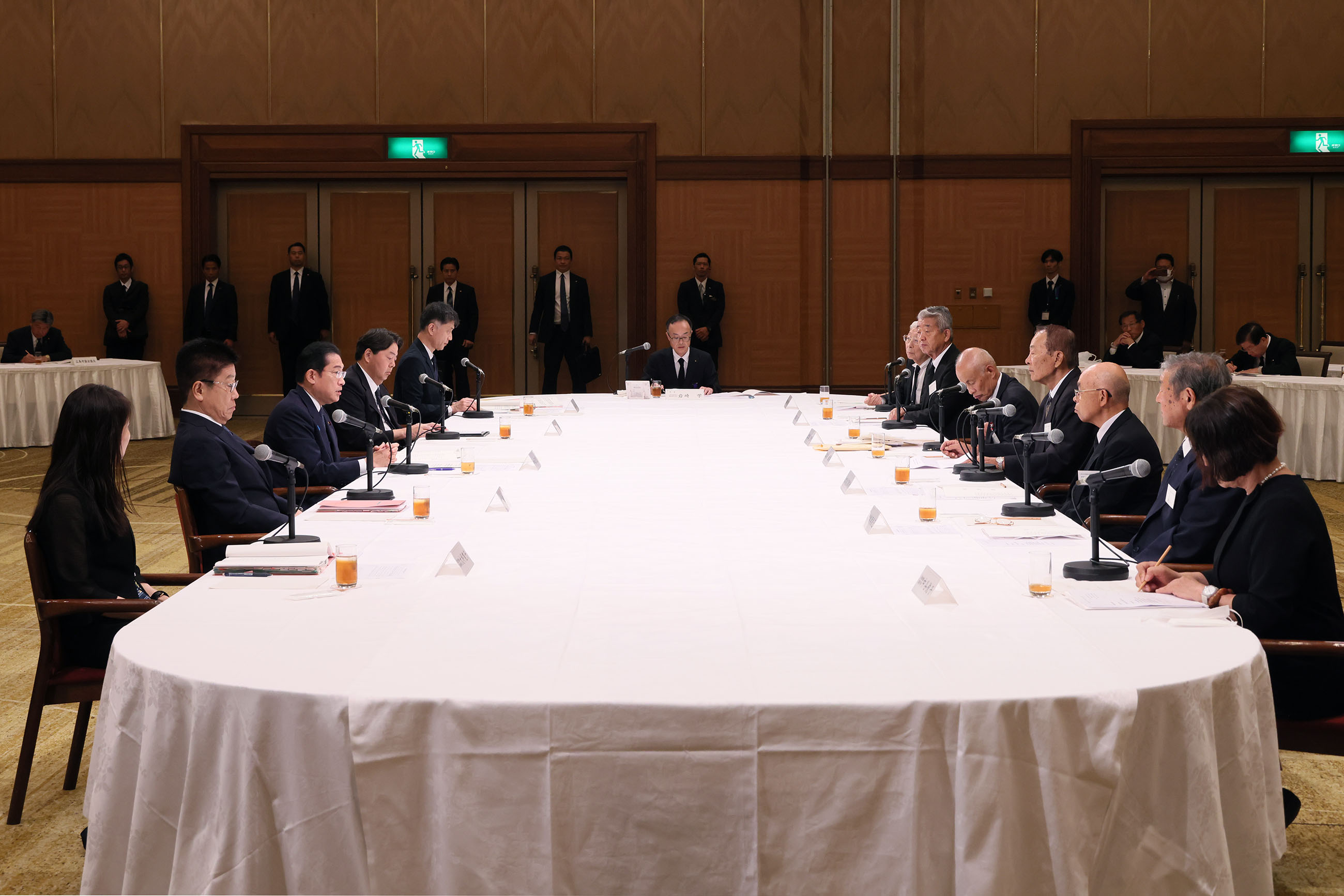 Prime Minister Kishida listening to requests from representatives of atomic bomb survivors (1)