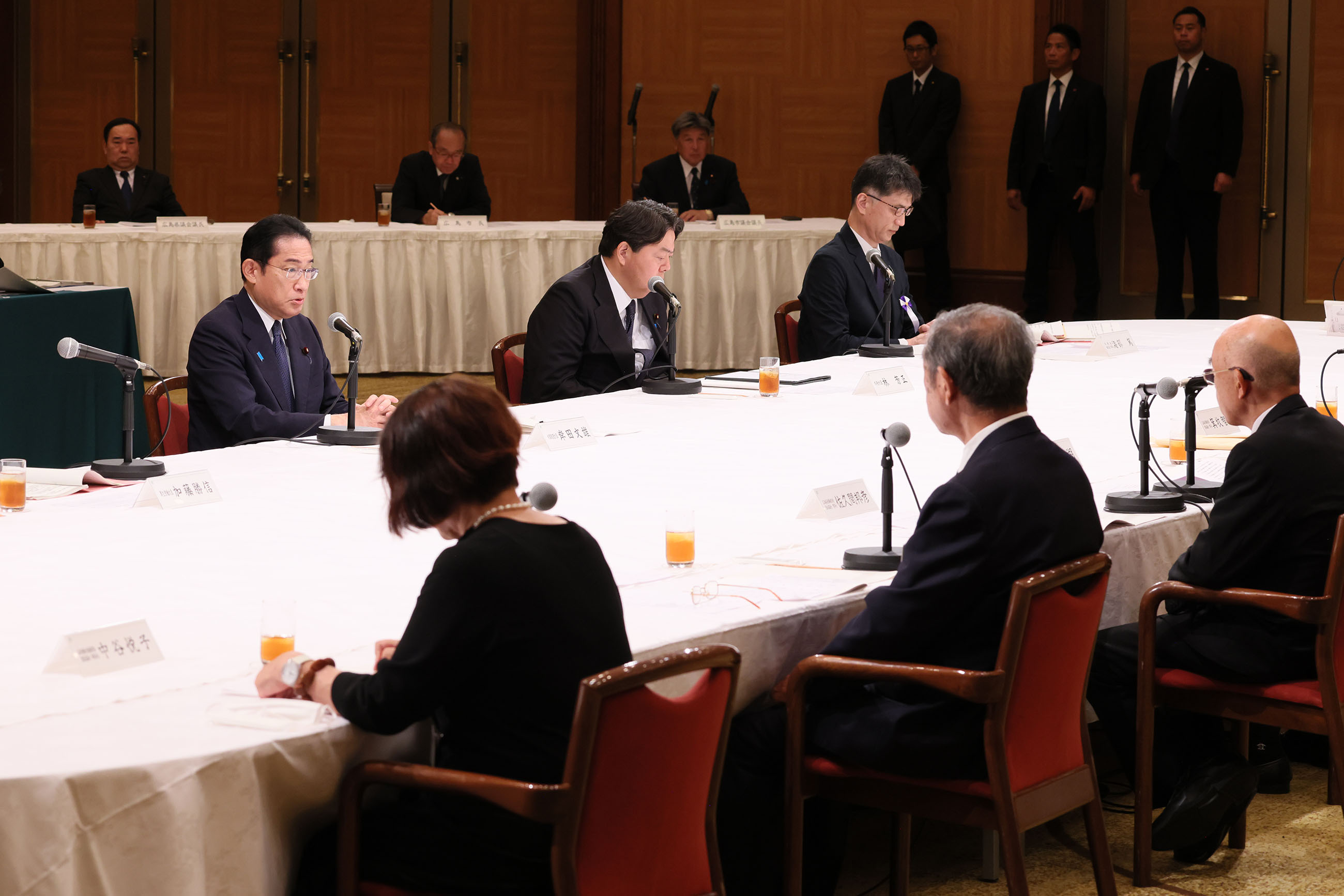 Prime Minister Kishida listening to requests from representatives of atomic bomb survivors (3)