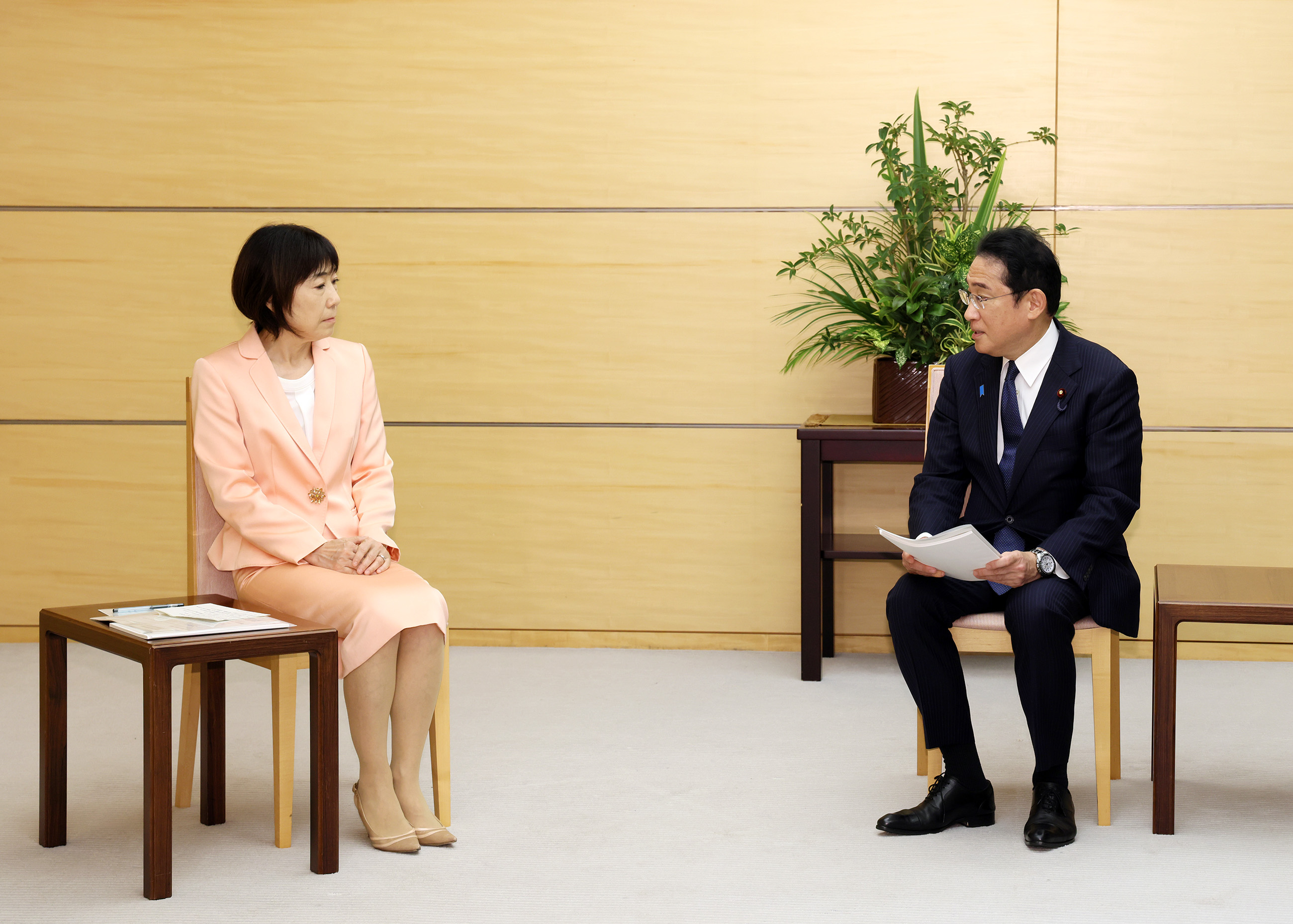 Prime Minister Kishida receiving a NPA Recommendation (4)