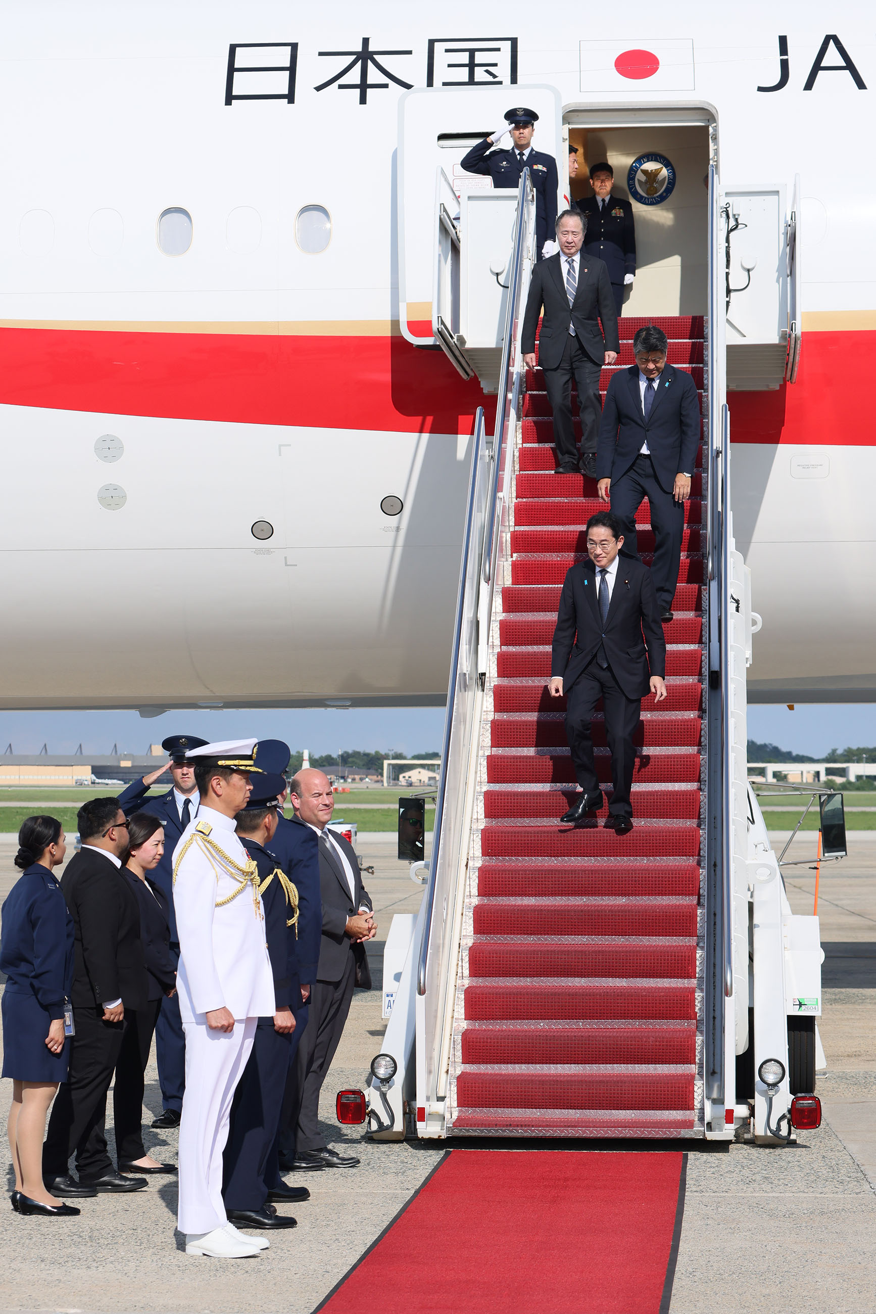 Prime Minister Kishida arriving in Washington D.C. (2)