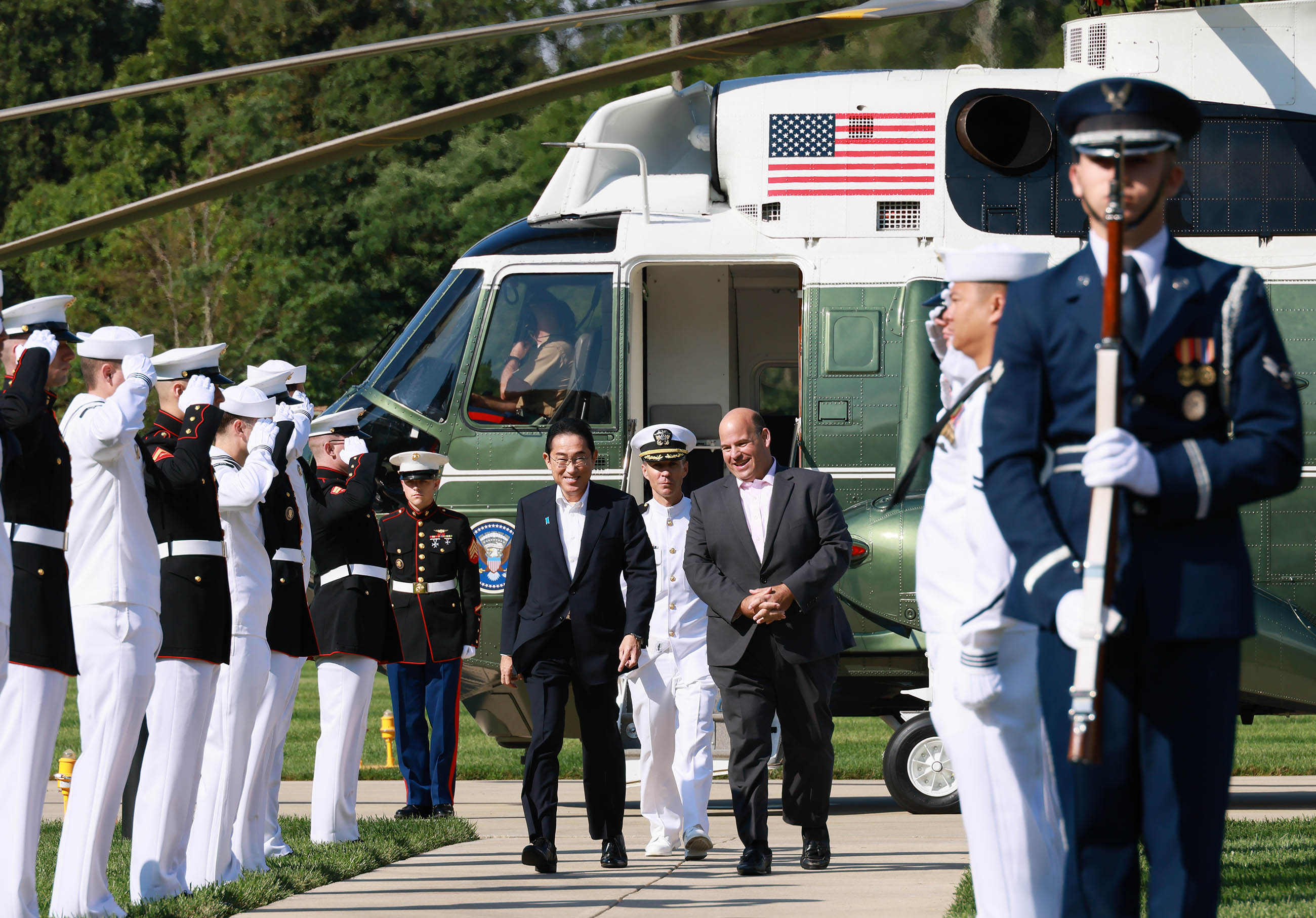 Prime Minister Kishida arriving at Camp David (2)