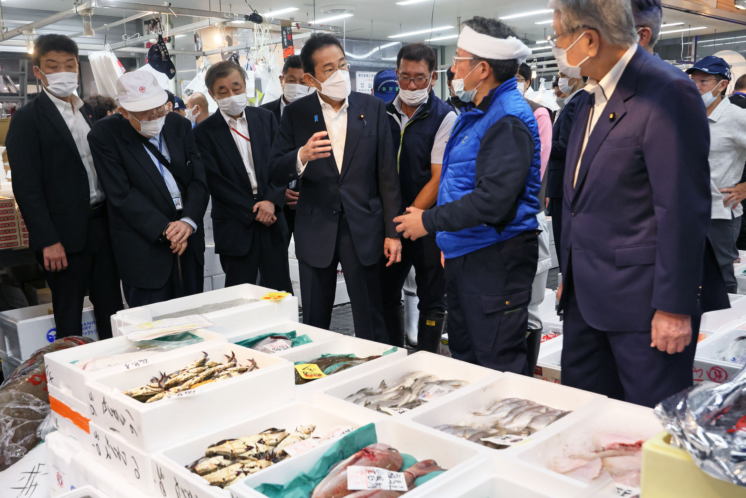 Prime Minister Kishida visiting Toyosu Market