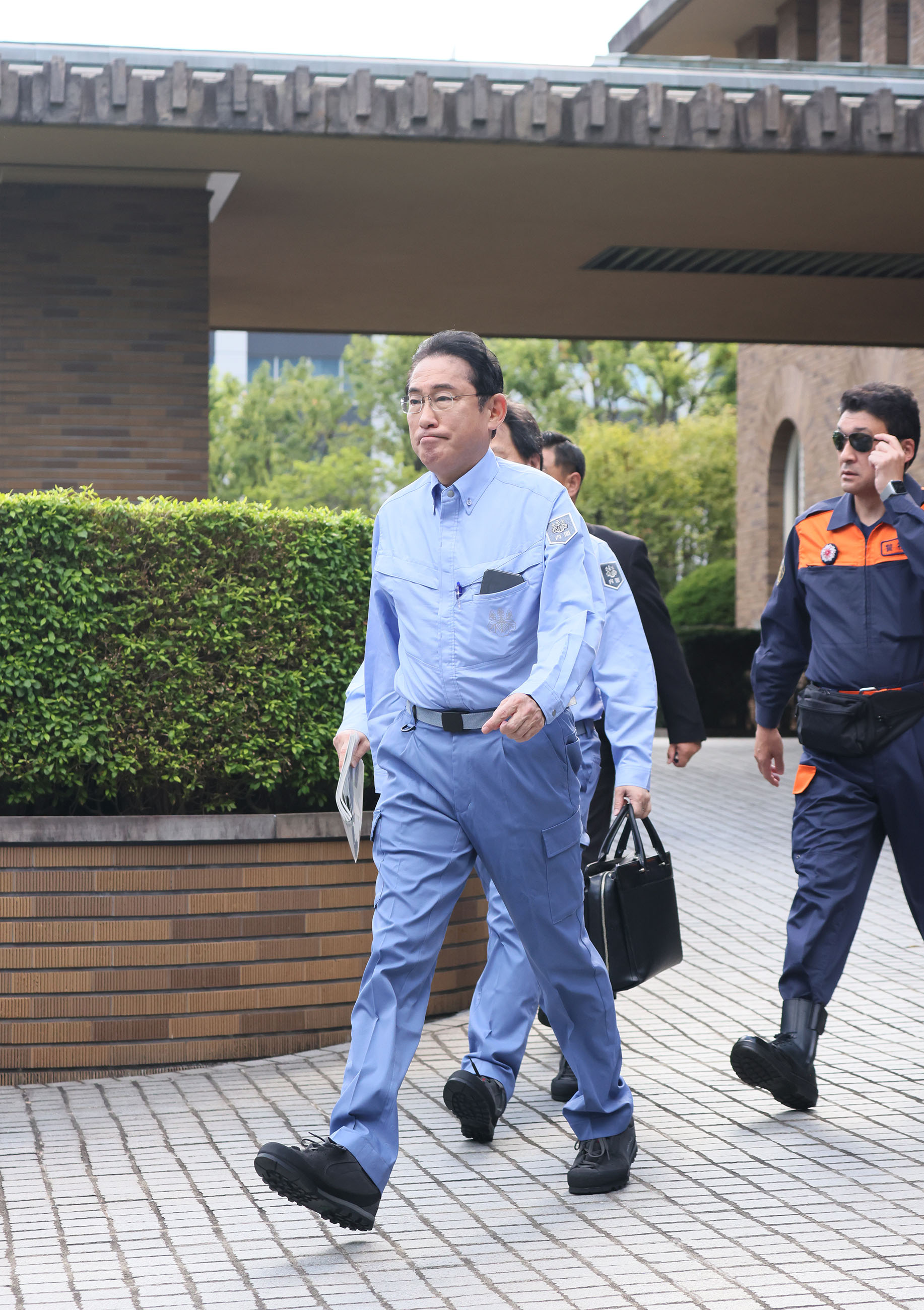 Prime Minister Kishida walking to the assembling point (2)
