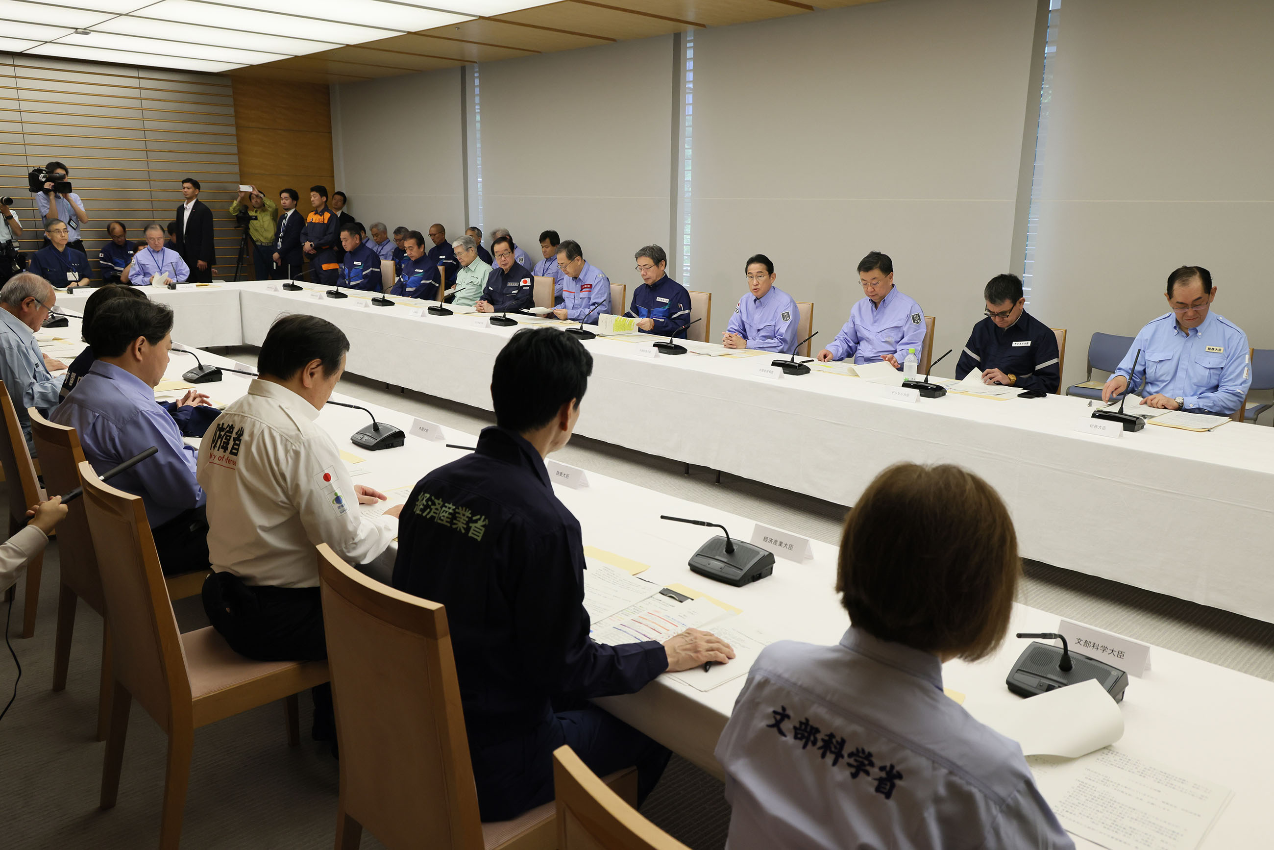 Prime Minister Kishida attending a meeting of the Extreme Disaster Management Headquarters (1)