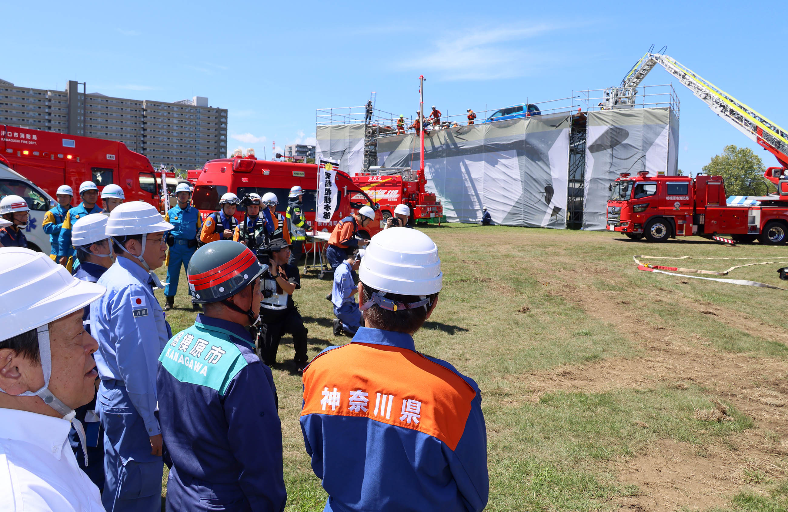 Prime Minister Kishida observing a rescue, first aid and fire drill (1)