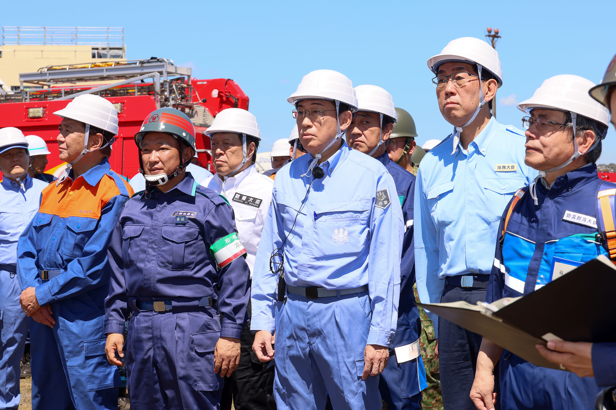 Prime Minister Kishida observing a rescue, first aid and fire drill (2)