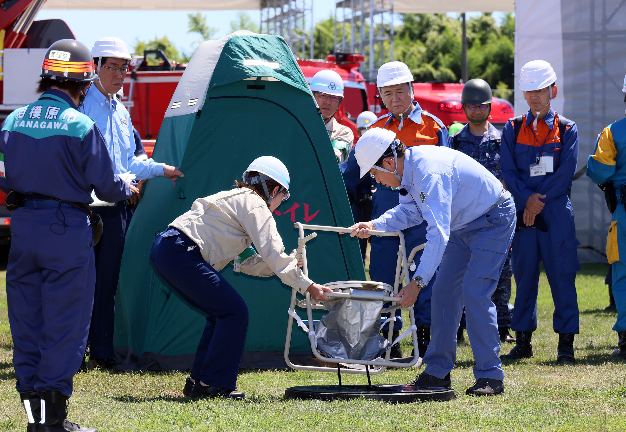 Prime Minister Kishida installing a utility whole toilet (2)