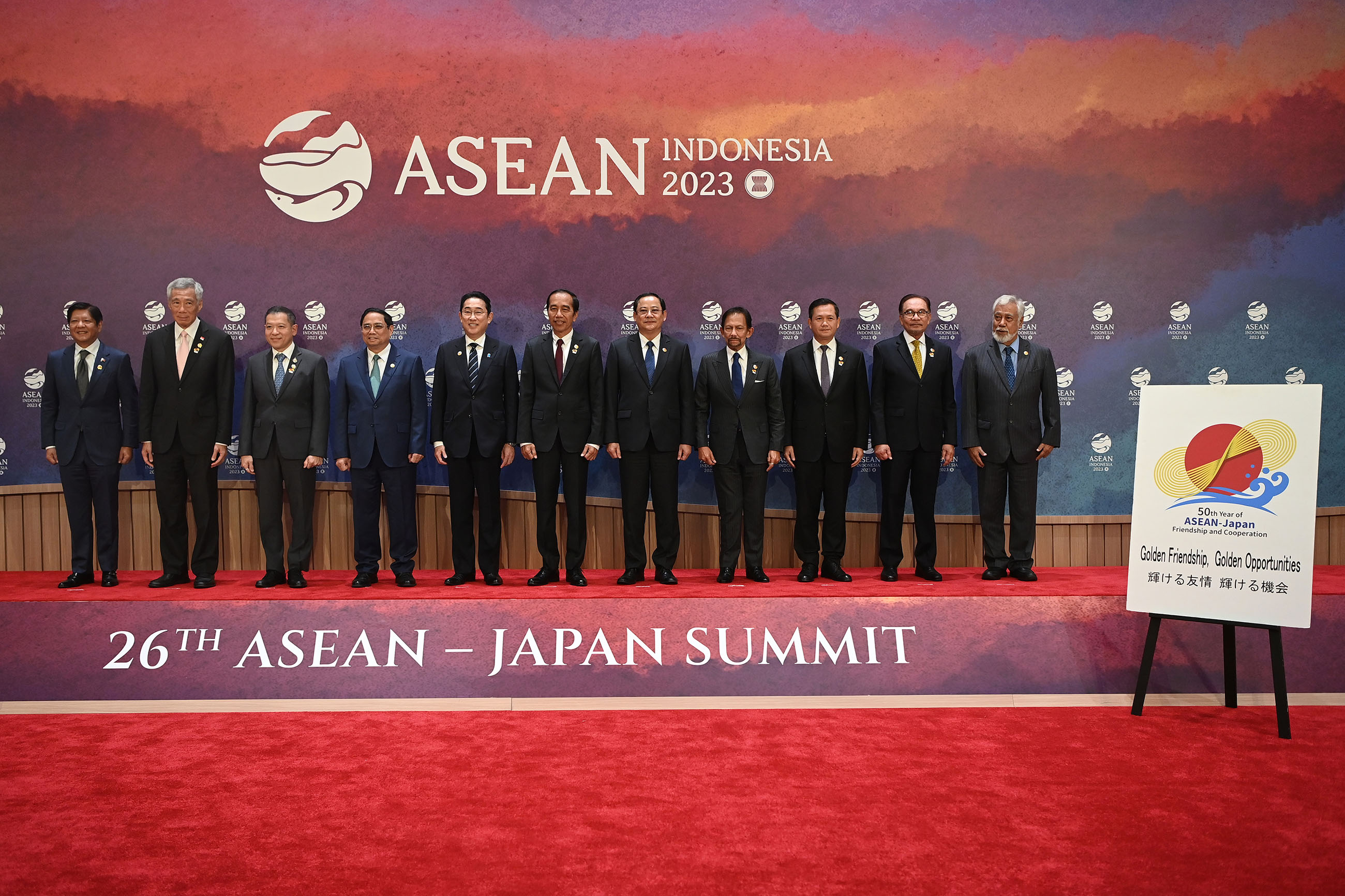Photo session with ASEAN leaders 1 (Photo: ASEAN Official)
