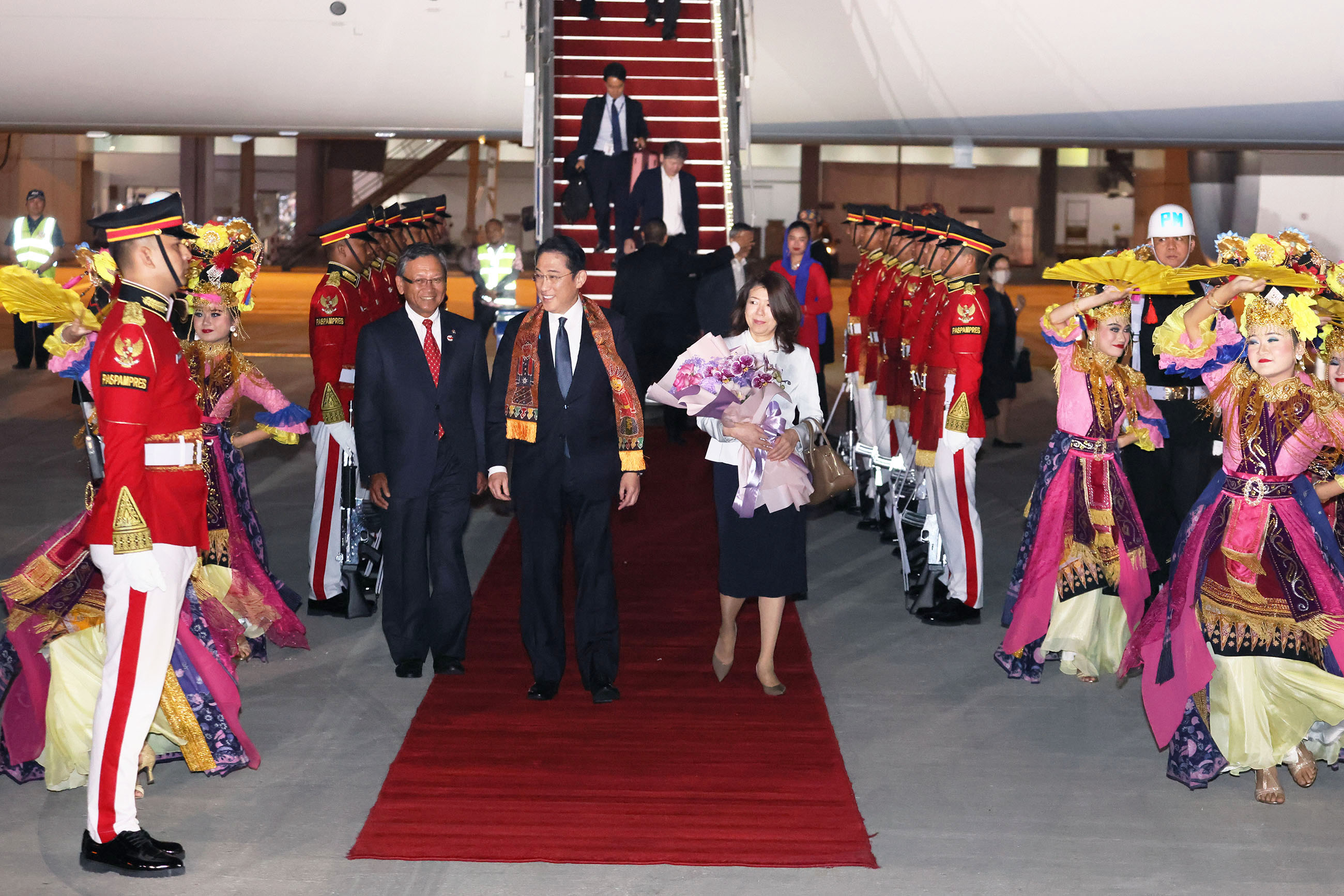 Prime Minister Kishida arriving in Jakarta (3)