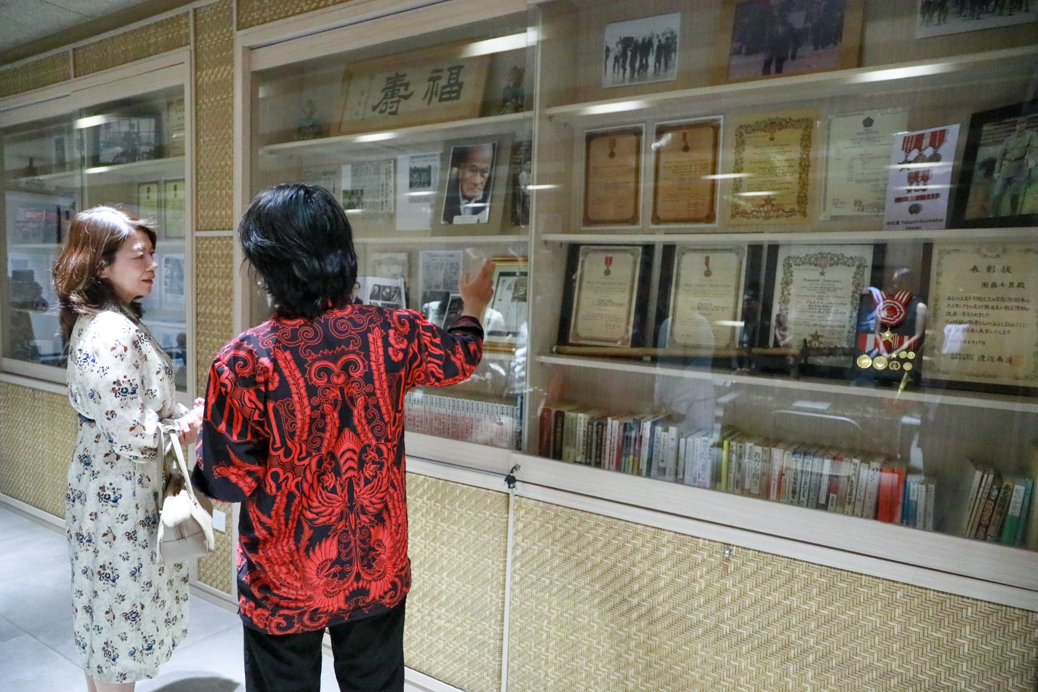 Mrs. Kishida visiting the History Gallery of Former Japanese Soldiers (1)