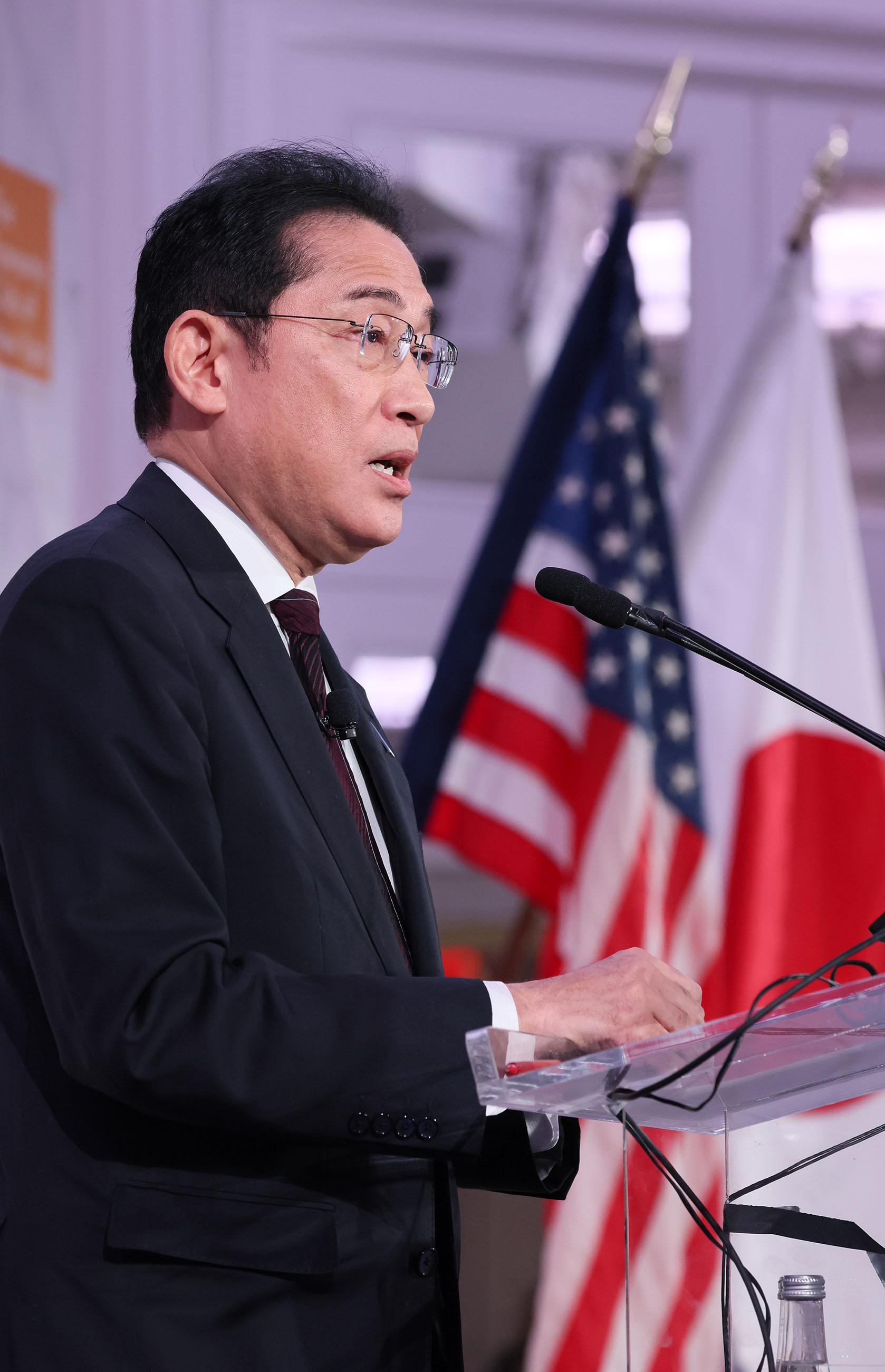 Prime Minister Kishida delivering his remarks to the Economic Club of New York (6)