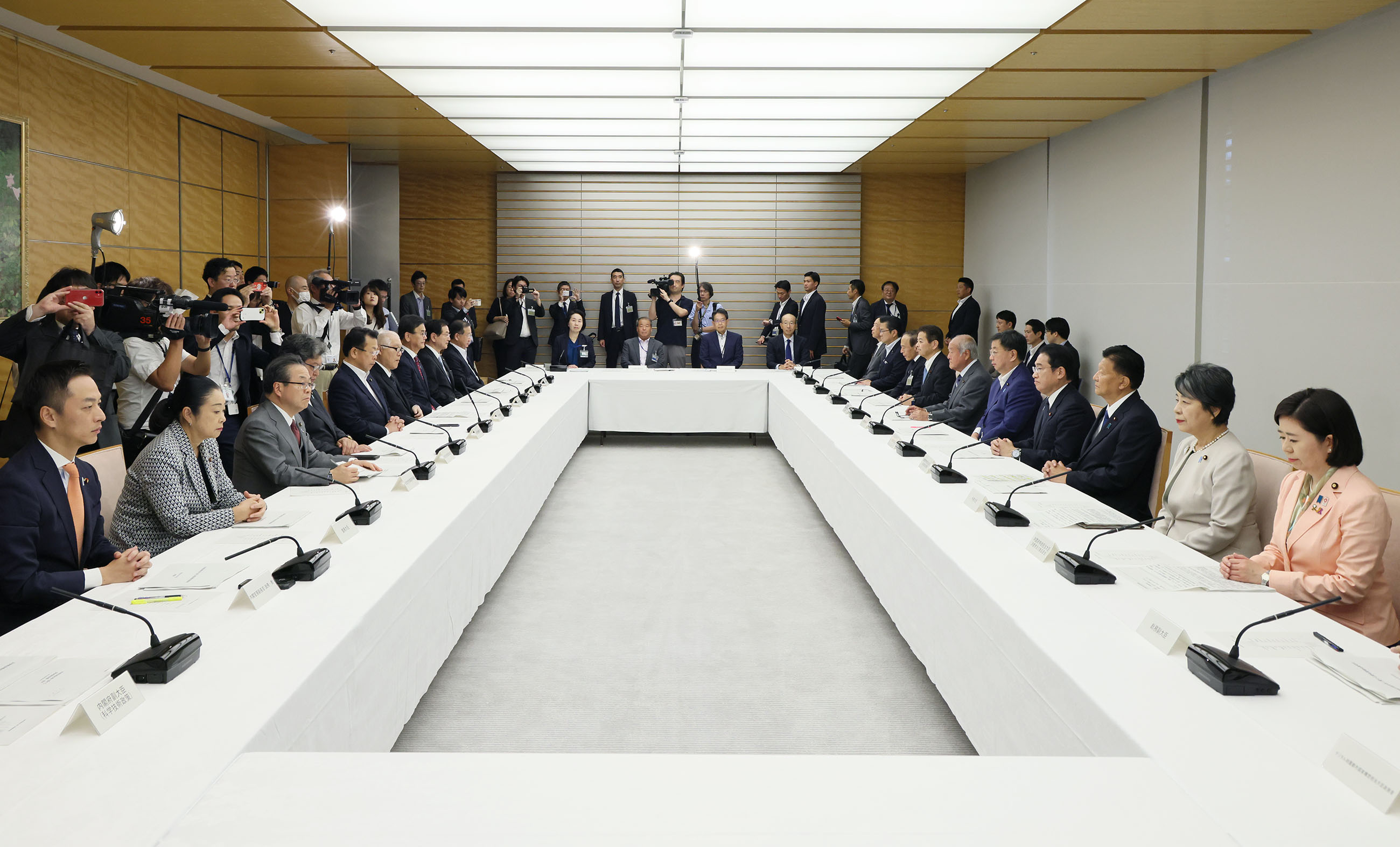 Prime Minister Kishida attending a meeting (3)