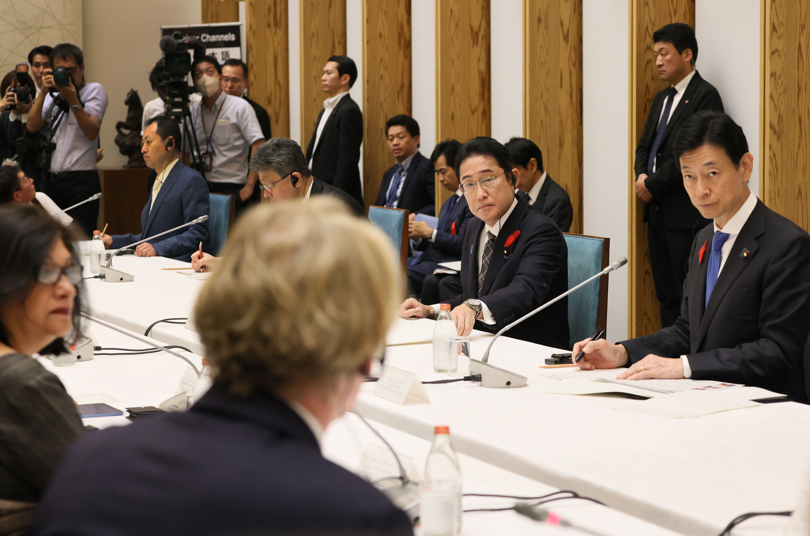 Prime Minister Kishida participating in the roundtable (1)