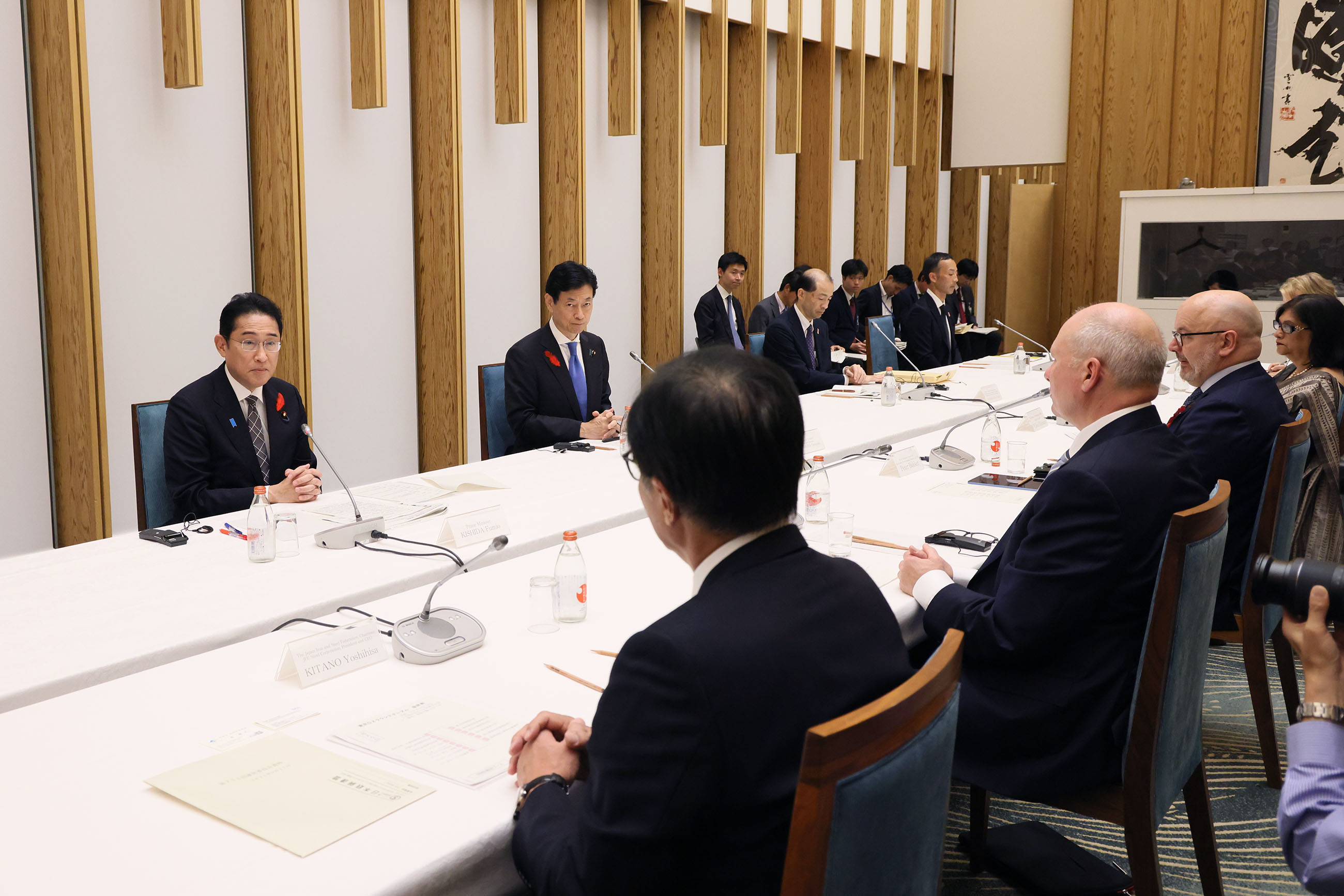 Prime Minister Kishida participating in the roundtable (2)