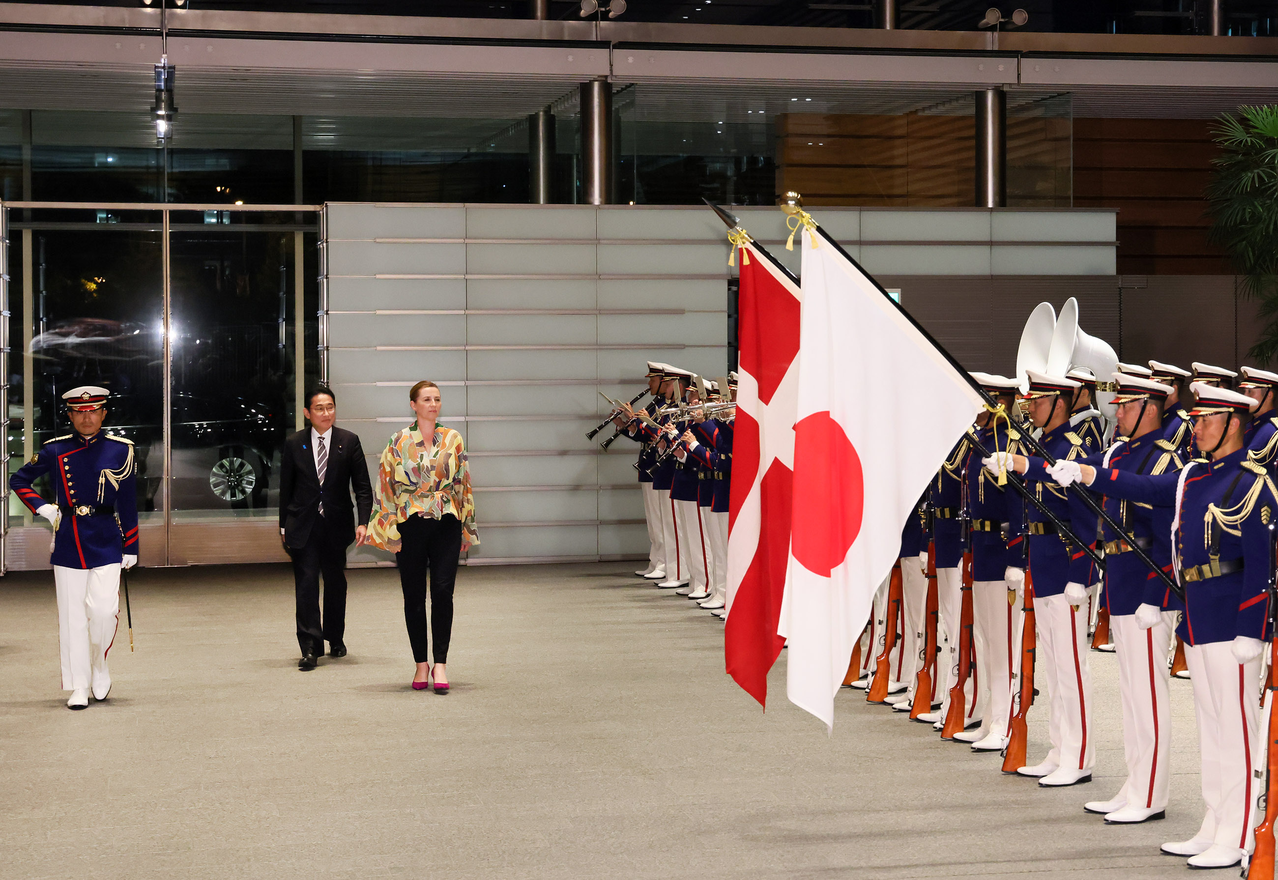 Salute and guard of honor ceremony (3)