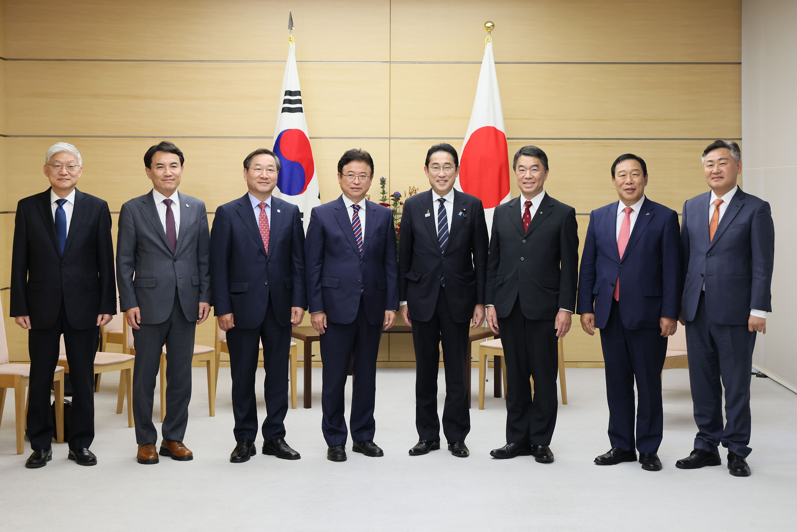Japan-Korea Governors’ Meeting: Courtesy Call from the Participating Korean Governors and Mayors