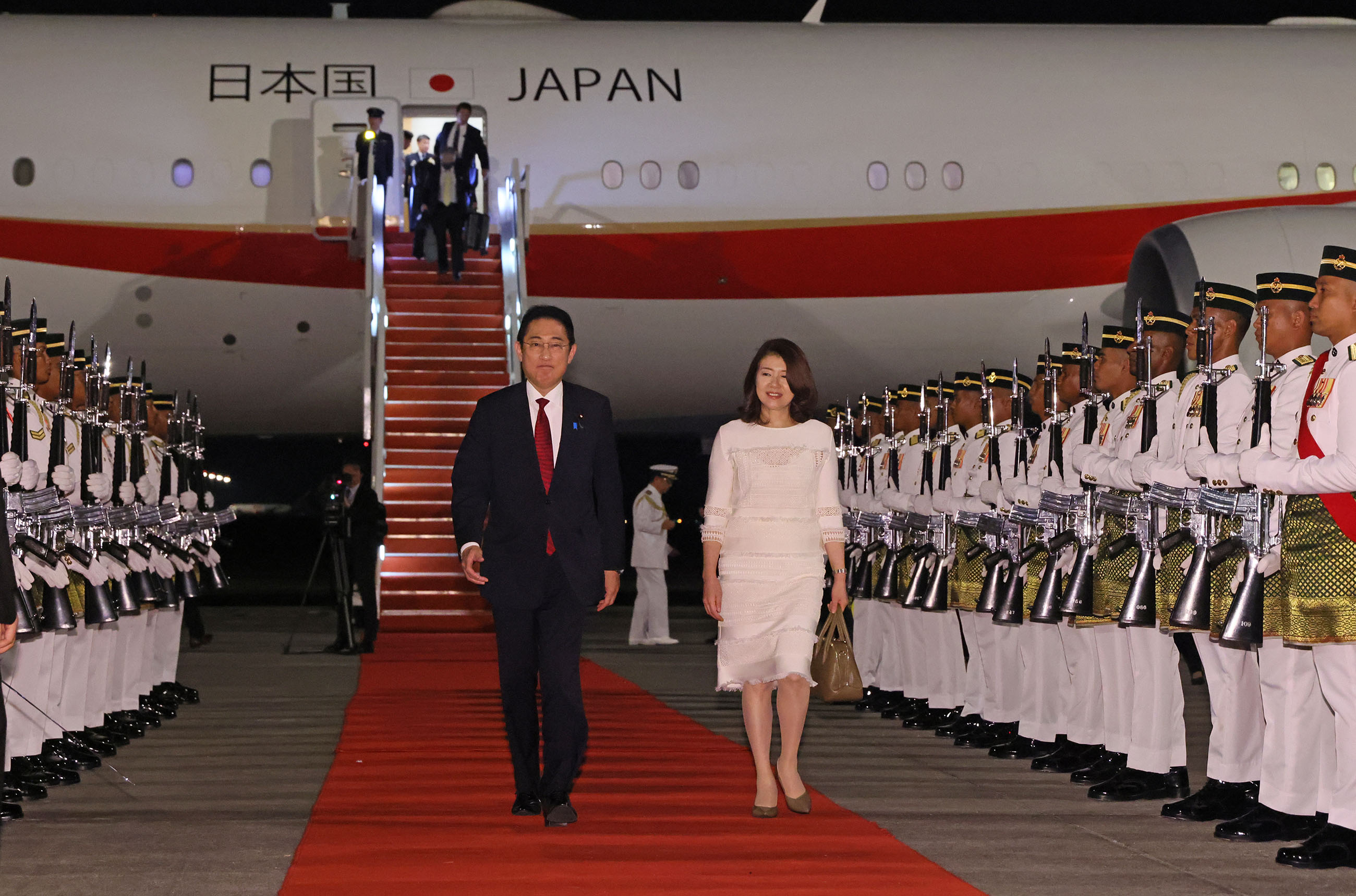 Prime Minister Kishida arriving in Malaysia