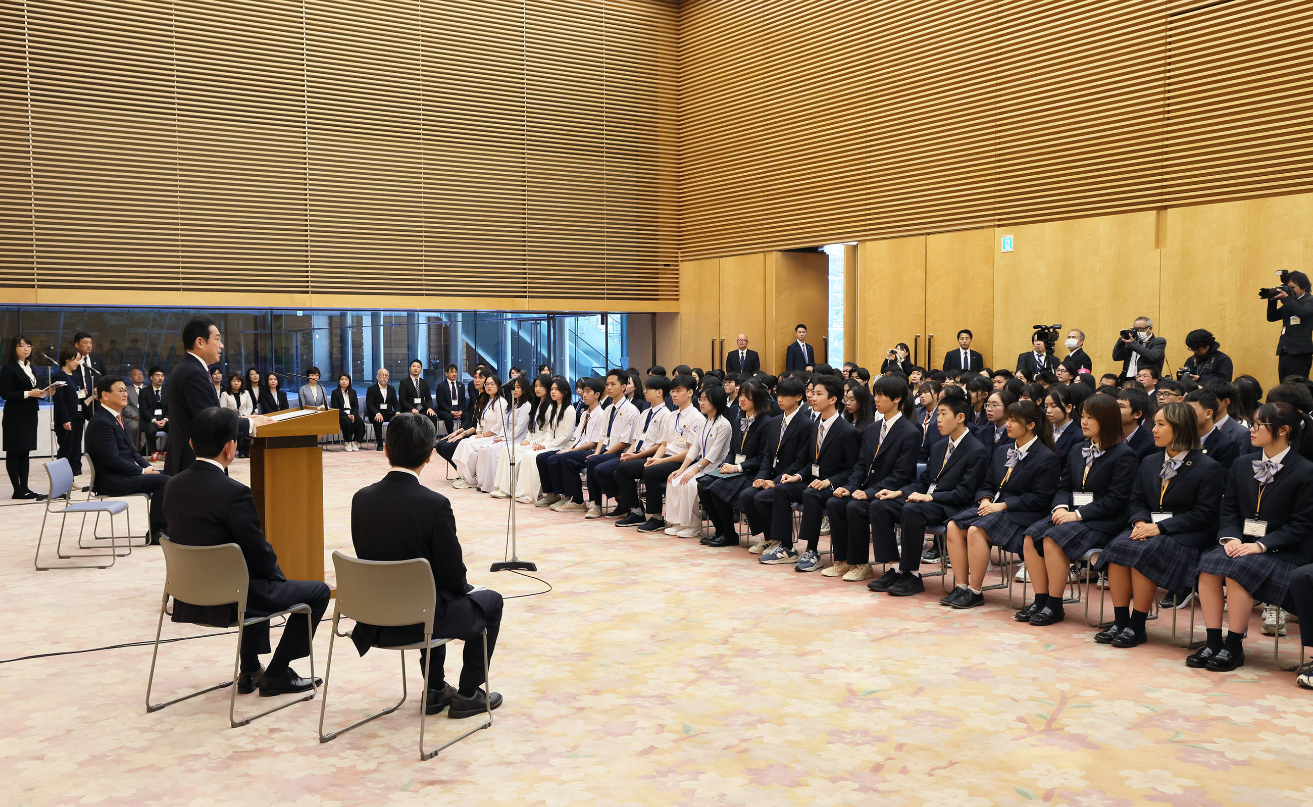 Prime Minister Kishida making a statement (1)
