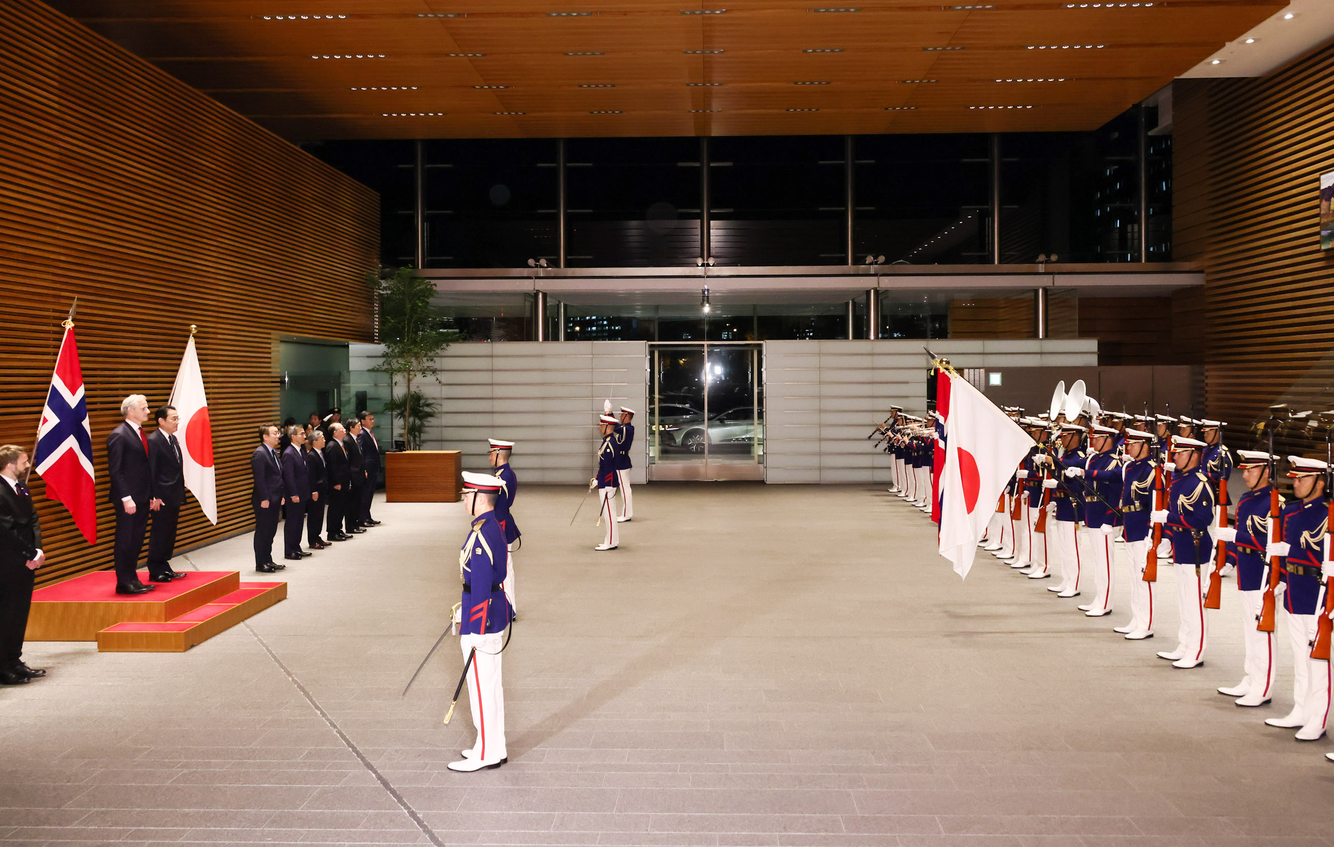 Salute and guard of honor ceremony (4)