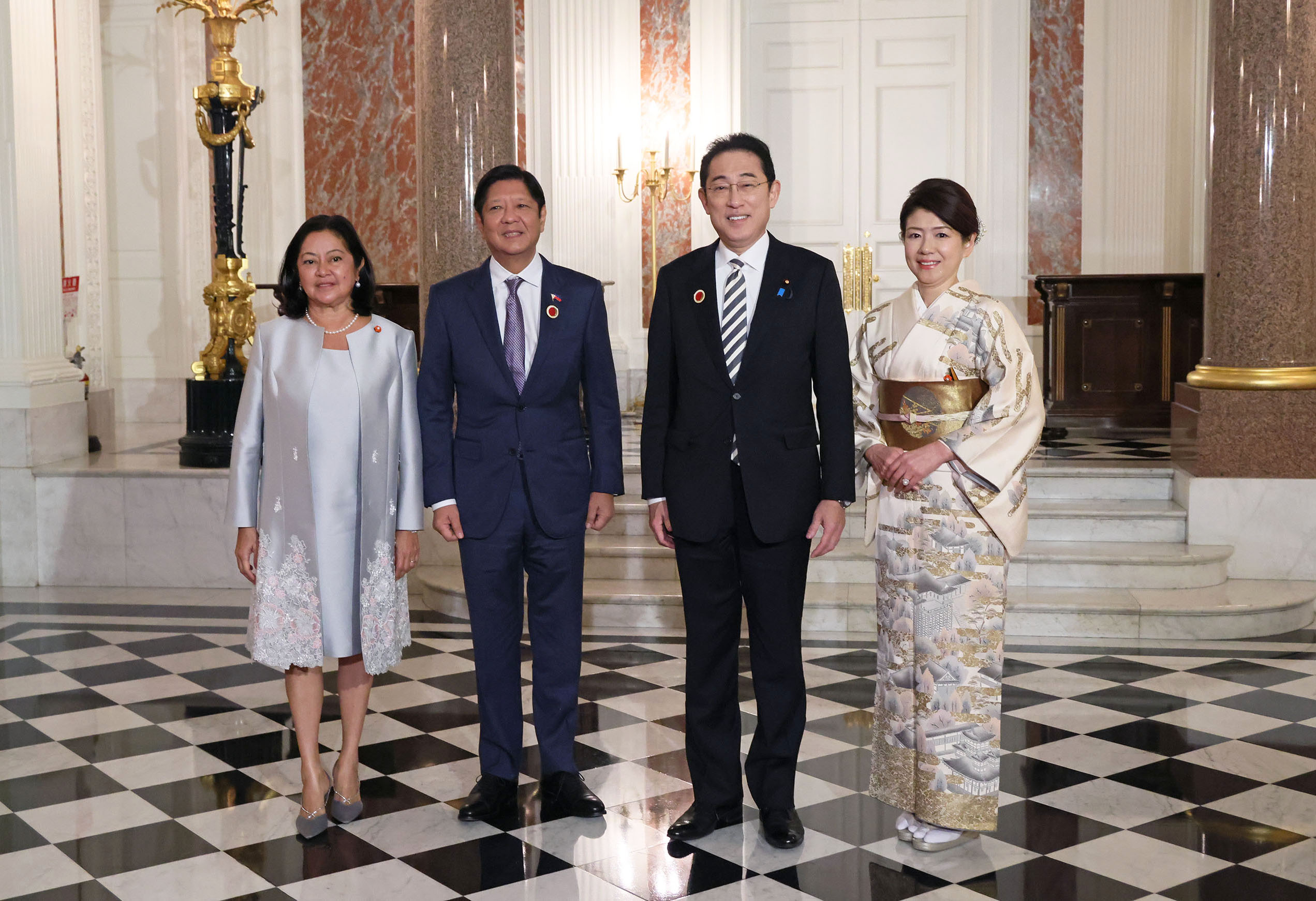 Prime Minister Kishida welcoming President Marcos of the Republic of the Philippines and spouse 