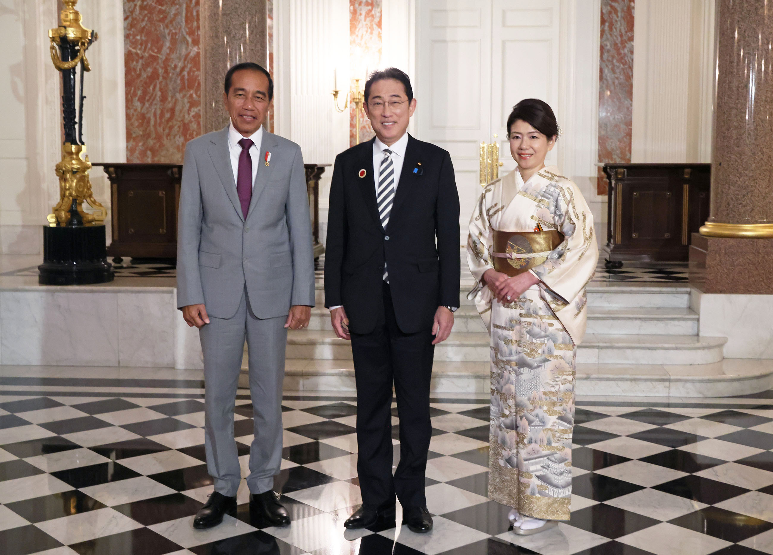 Prime Minister Kishida welcoming President Joko of the Republic of Indonesia