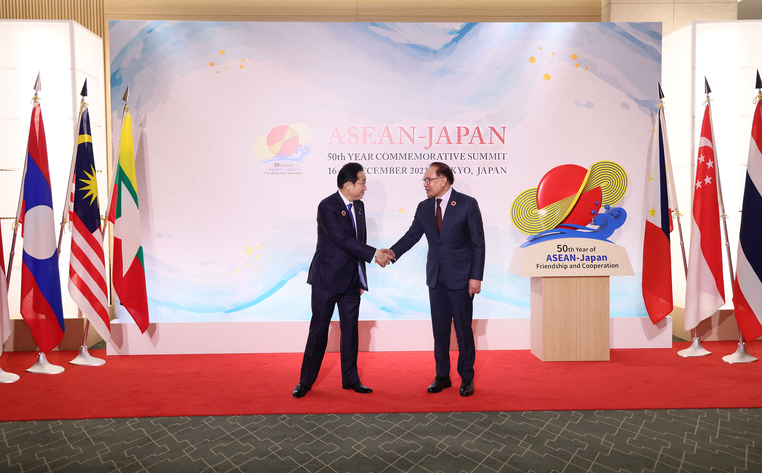 Prime Minister Kishida welcoming Prime Minister Anwar of Malaysia (1)