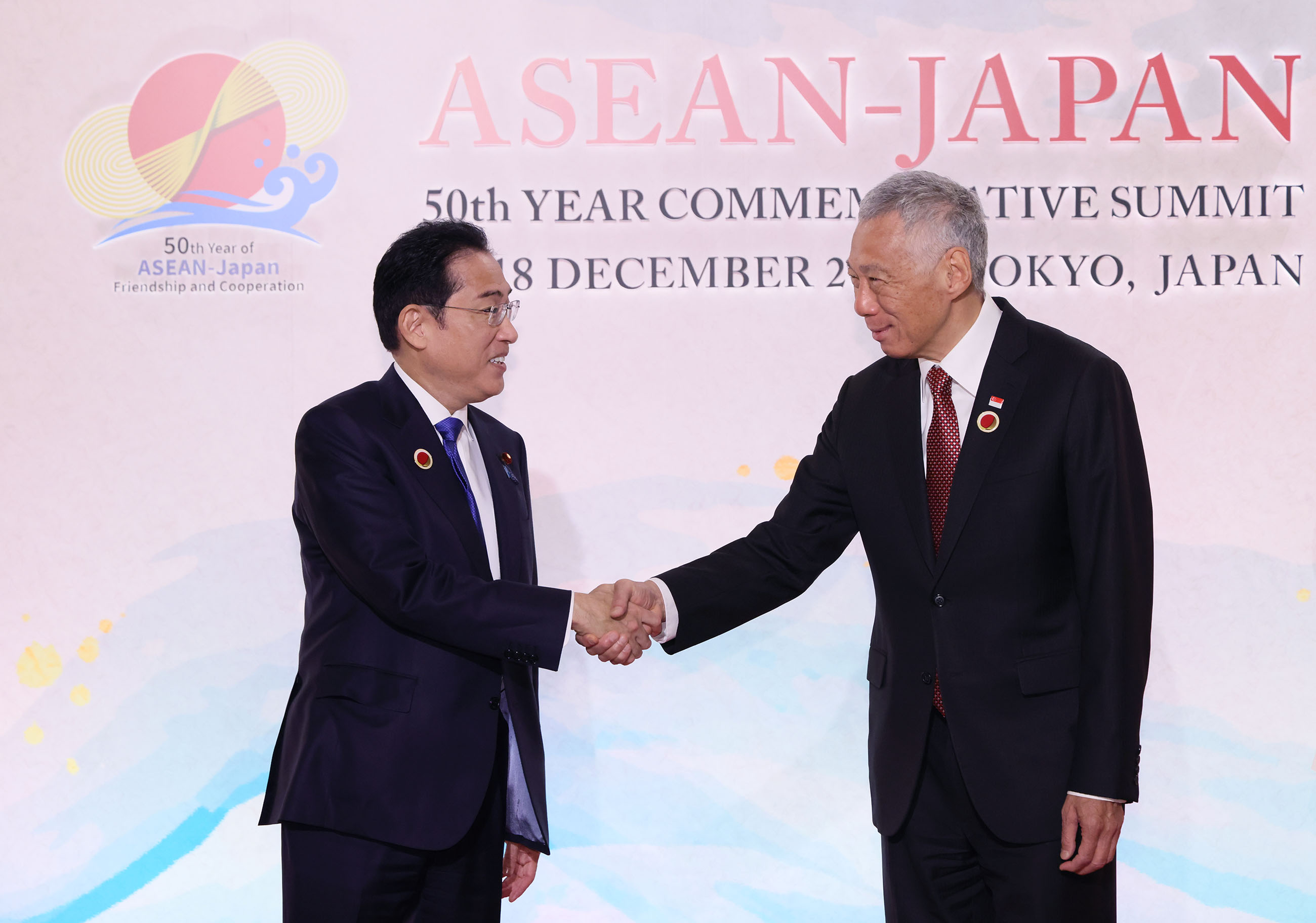 Prime Minister Kishida welcoming Prime Minister Lee of the Republic of Singapore (1)