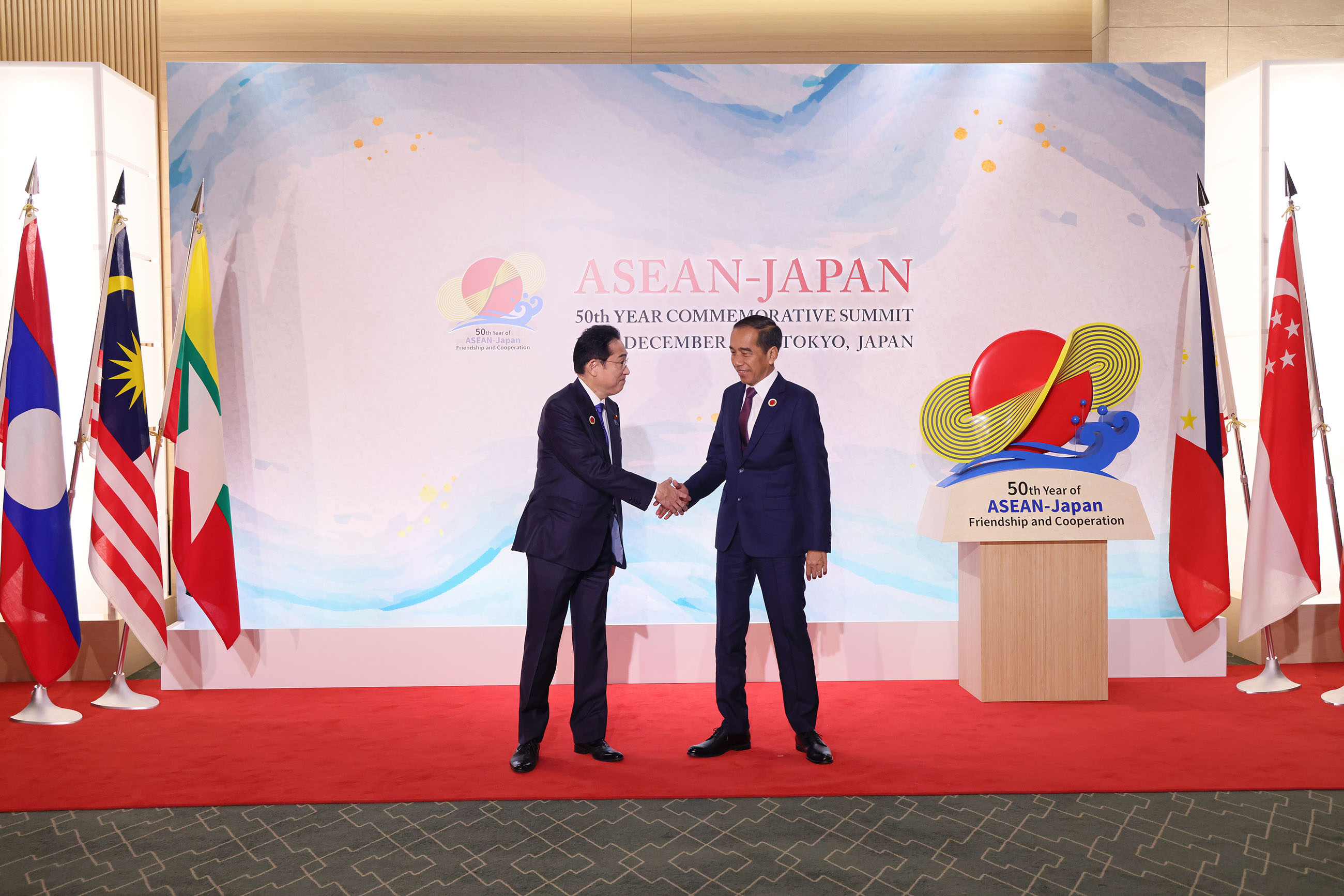 Prime Minister Kishida welcoming President Joko of the Republic of Indonesia (1)
