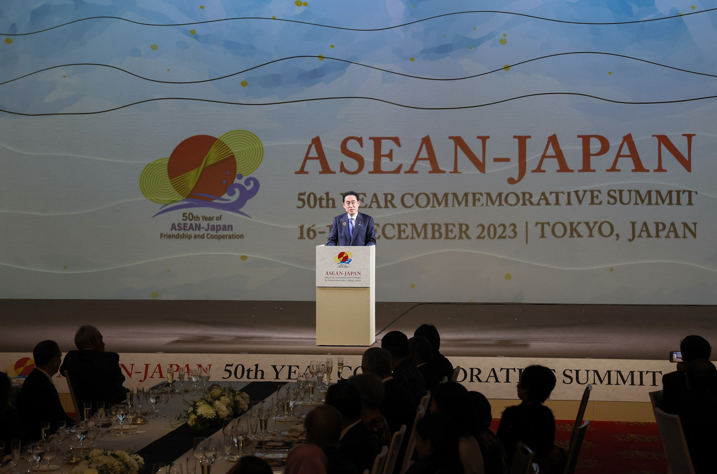 Prime Minister Kishida delivering an address at the gala dinner (1)