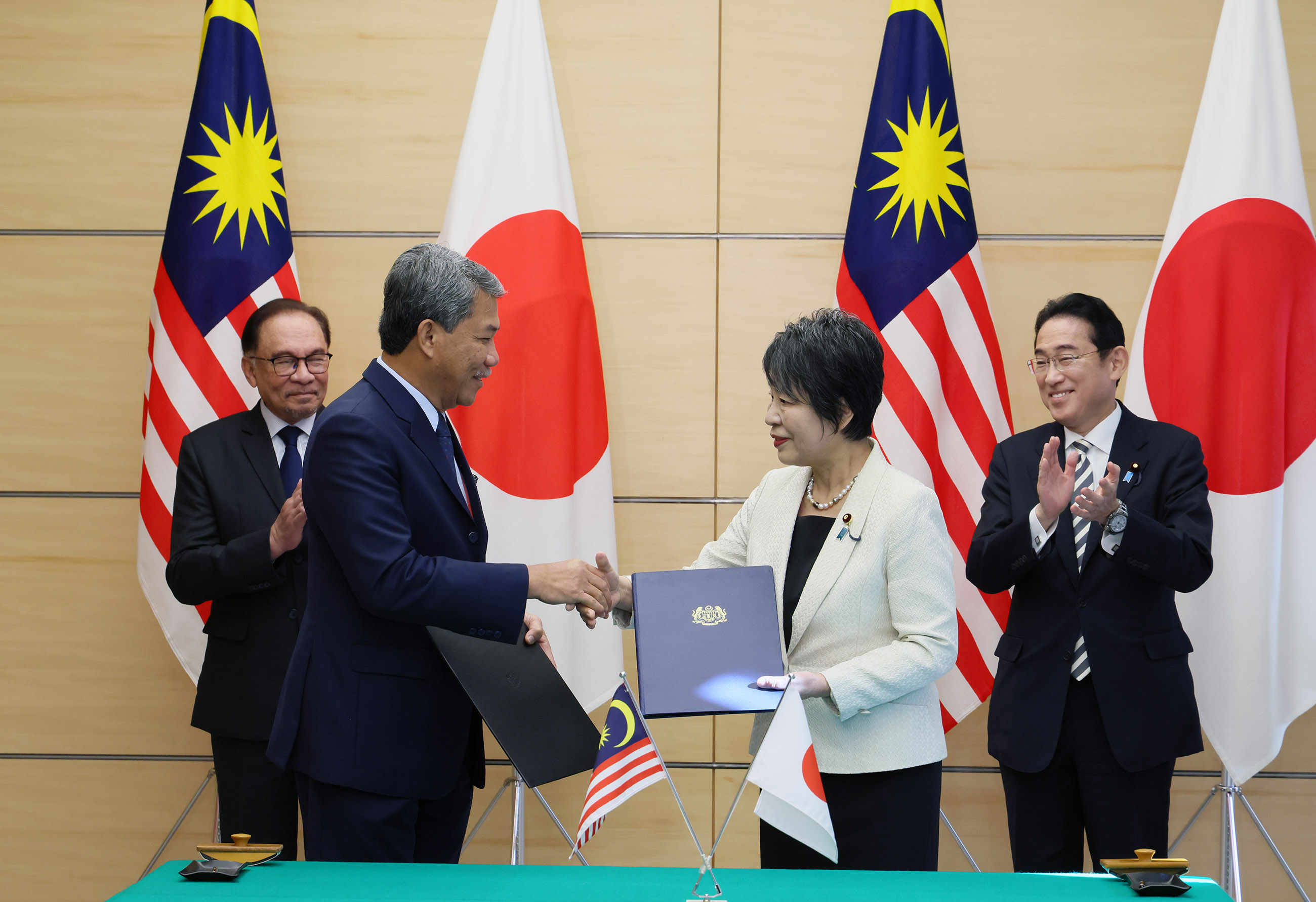 Exchange of notes ceremony with Malaysia (2)