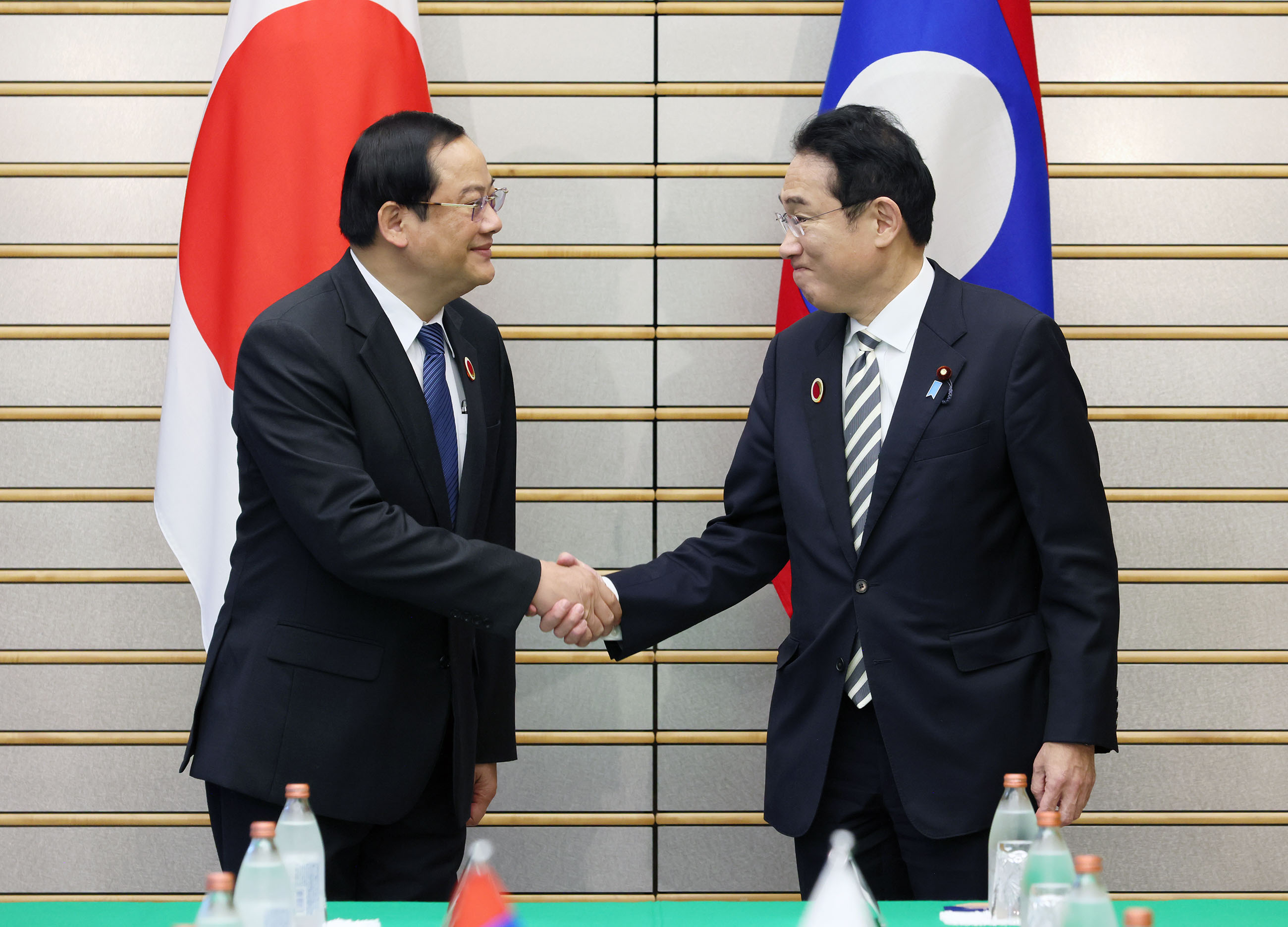 Japan-Laos Summit meeting (1)