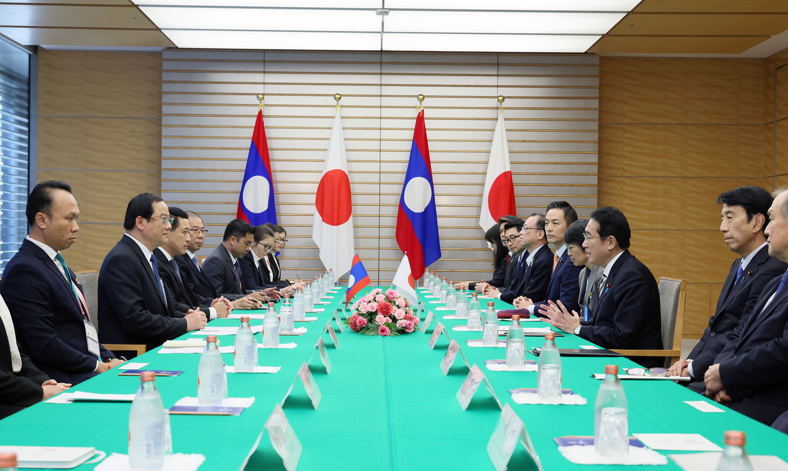 Japan-Laos Summit meeting (3)