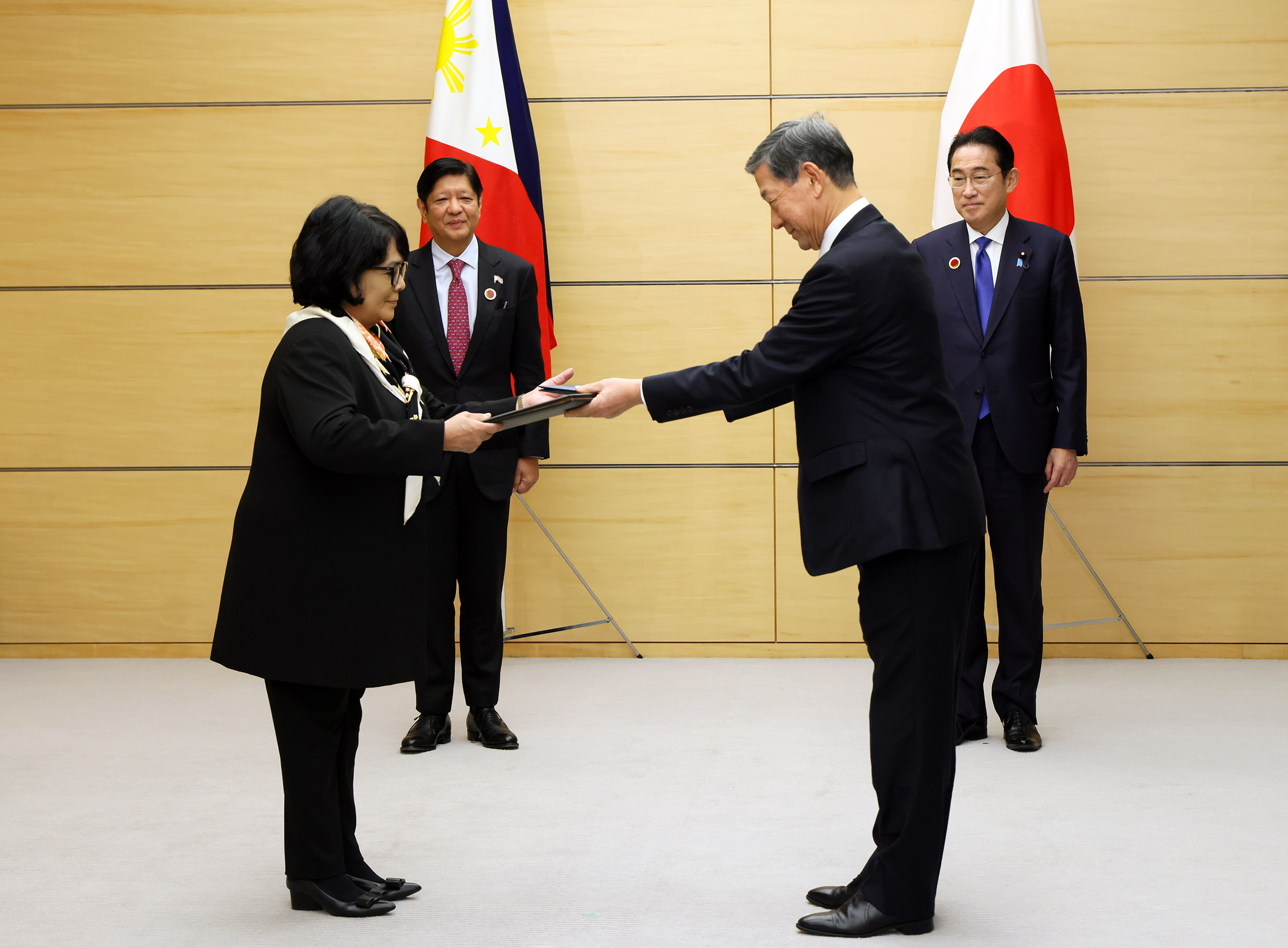 Exchange of notes ceremony with the Philippines (2)