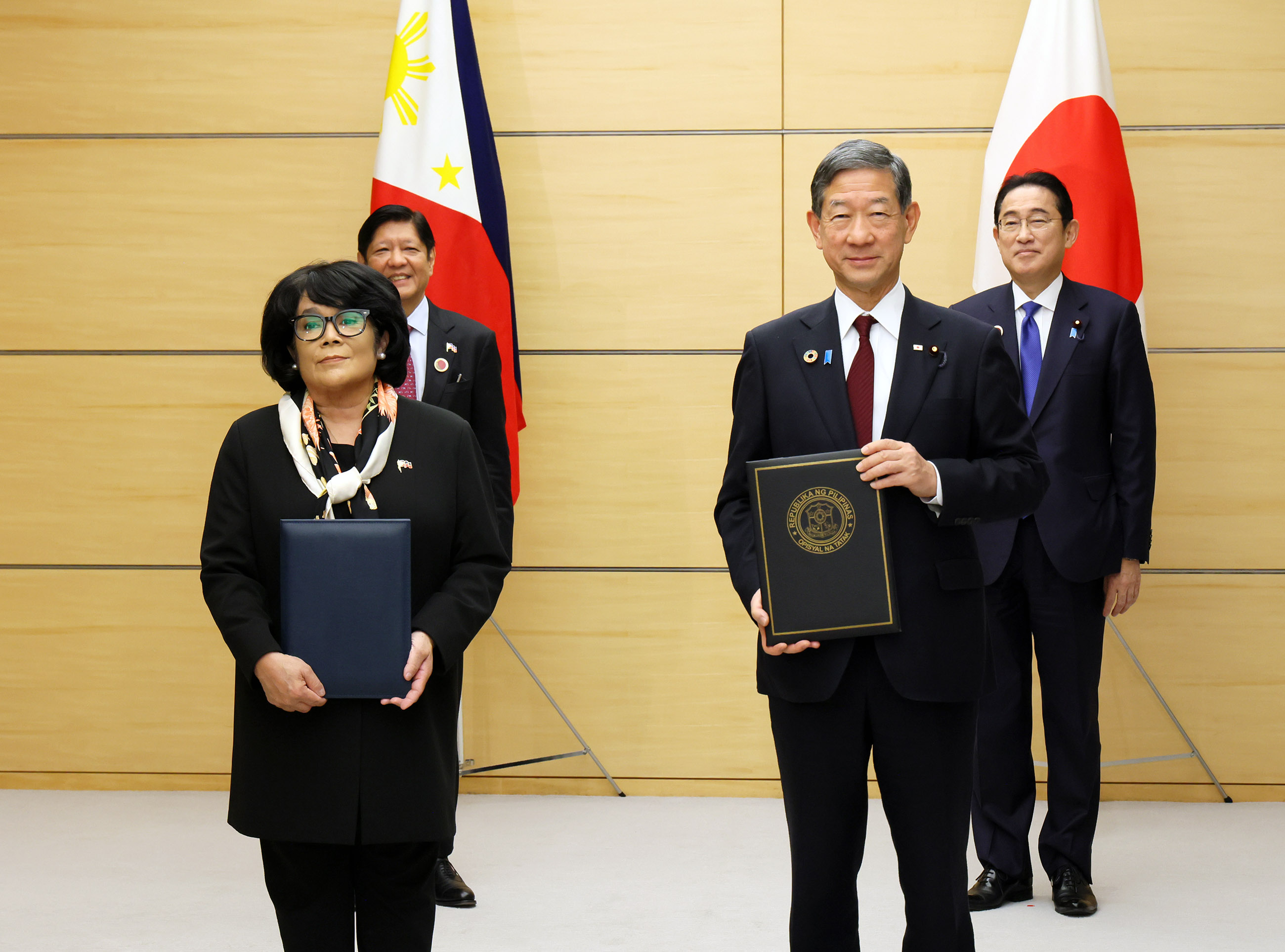 Exchange of notes ceremony with the Philippines (3)