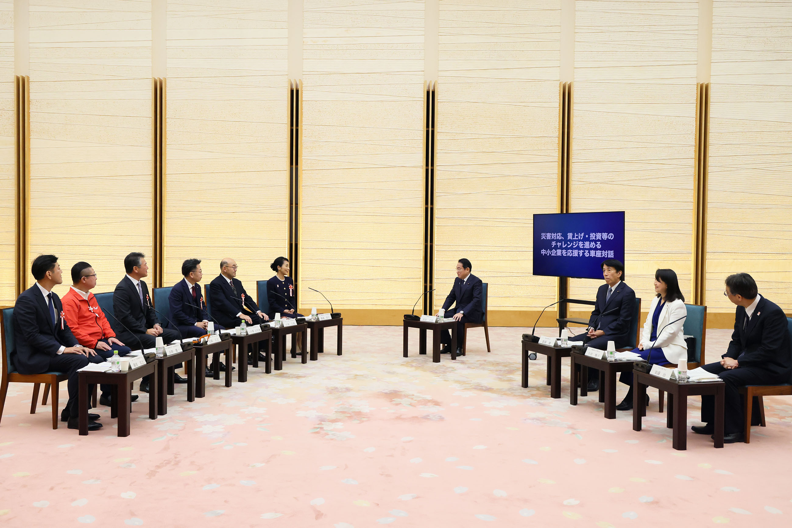 Prime Minister Kishida making a remark at a small group talk (1)