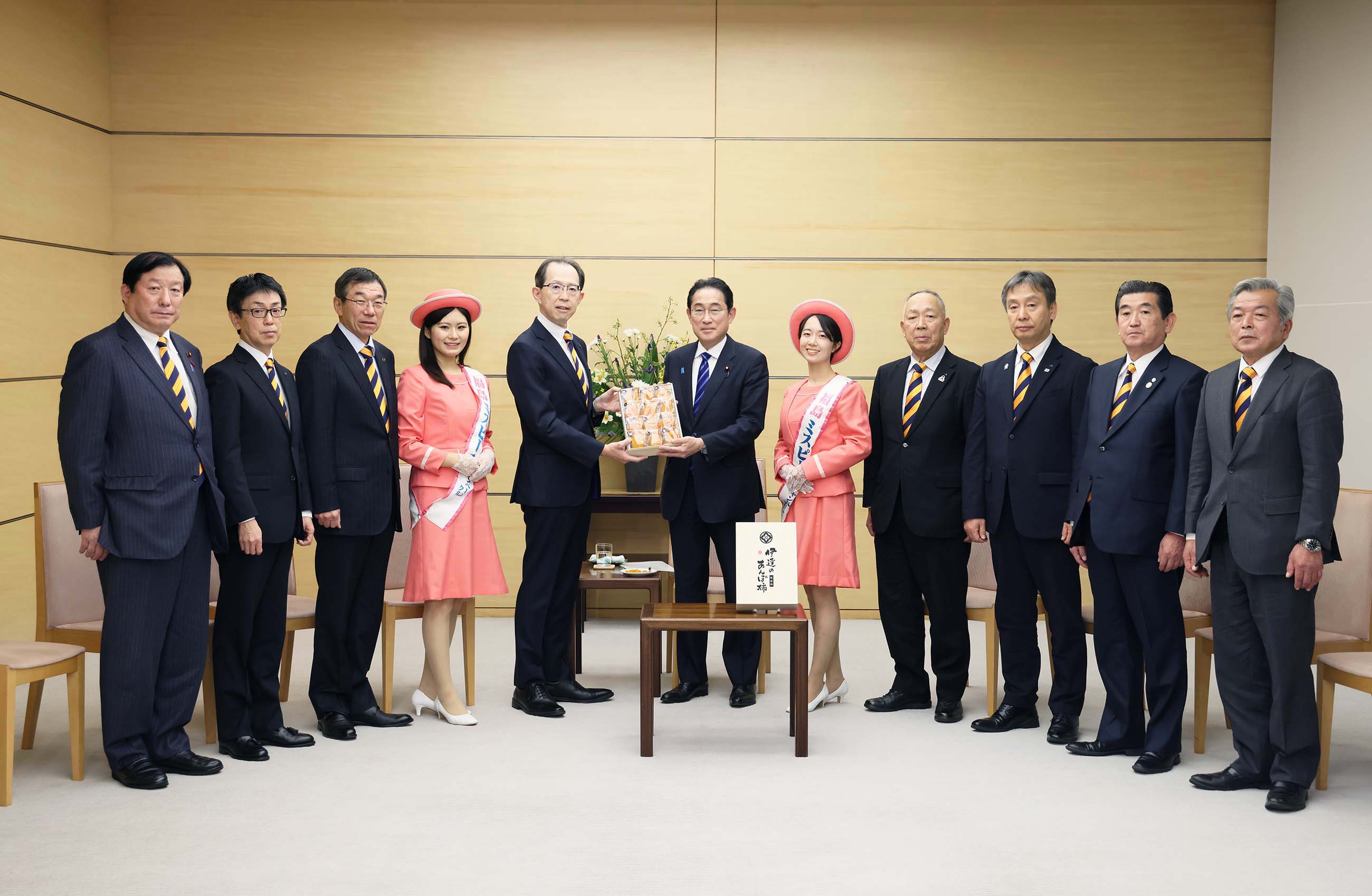 Presentation of Anpogaki Persimmons by Governor of Fukushima Prefecture and Others