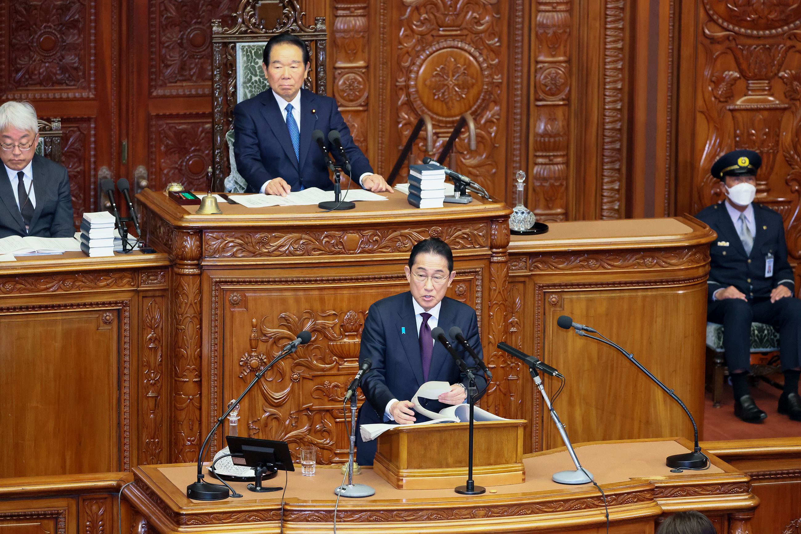 Prime Minister Kishida delivering a policy speech during the plenary session of the House of Representatives (6)