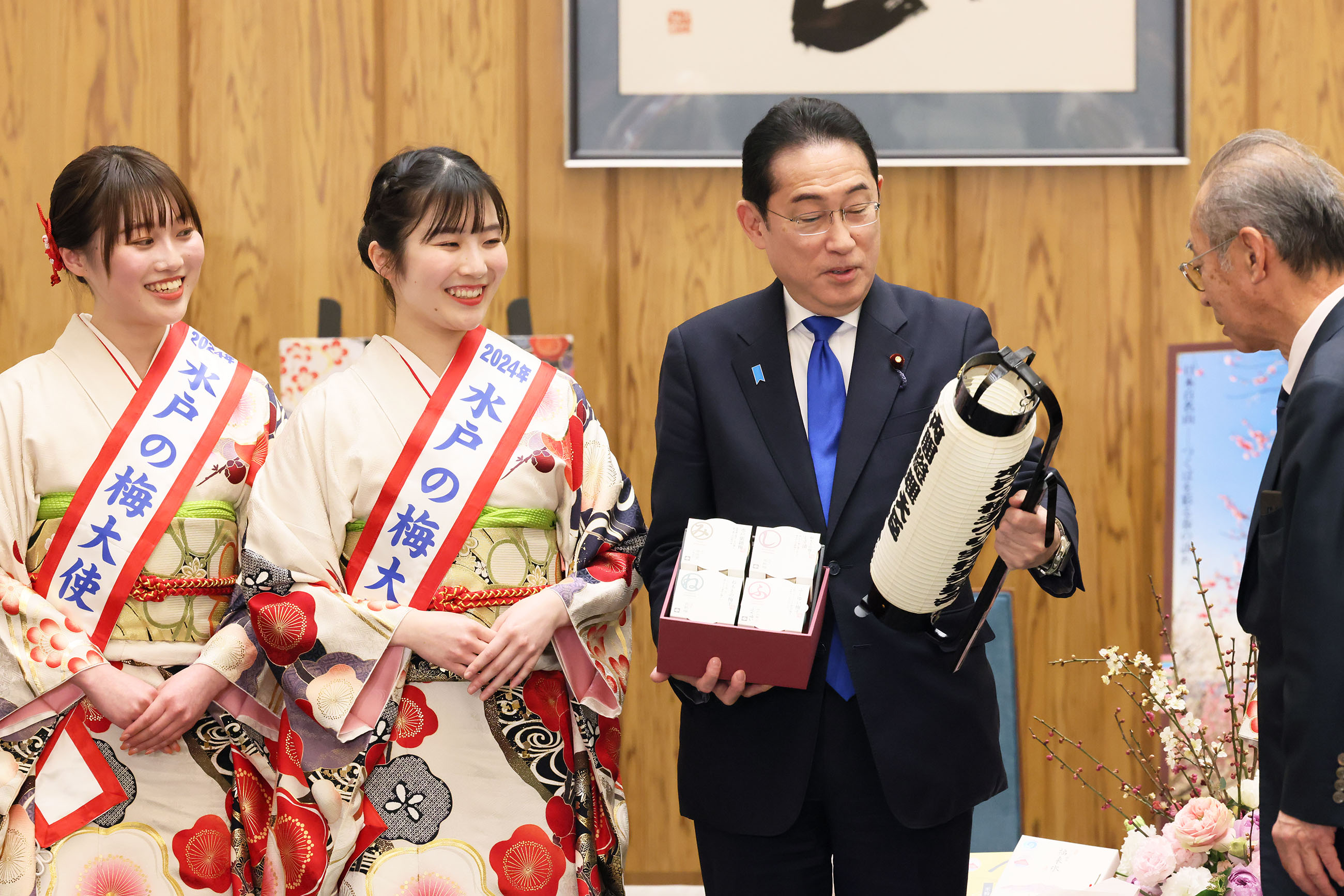 Prime Minister Kishida receiving a courtesy call (7)
