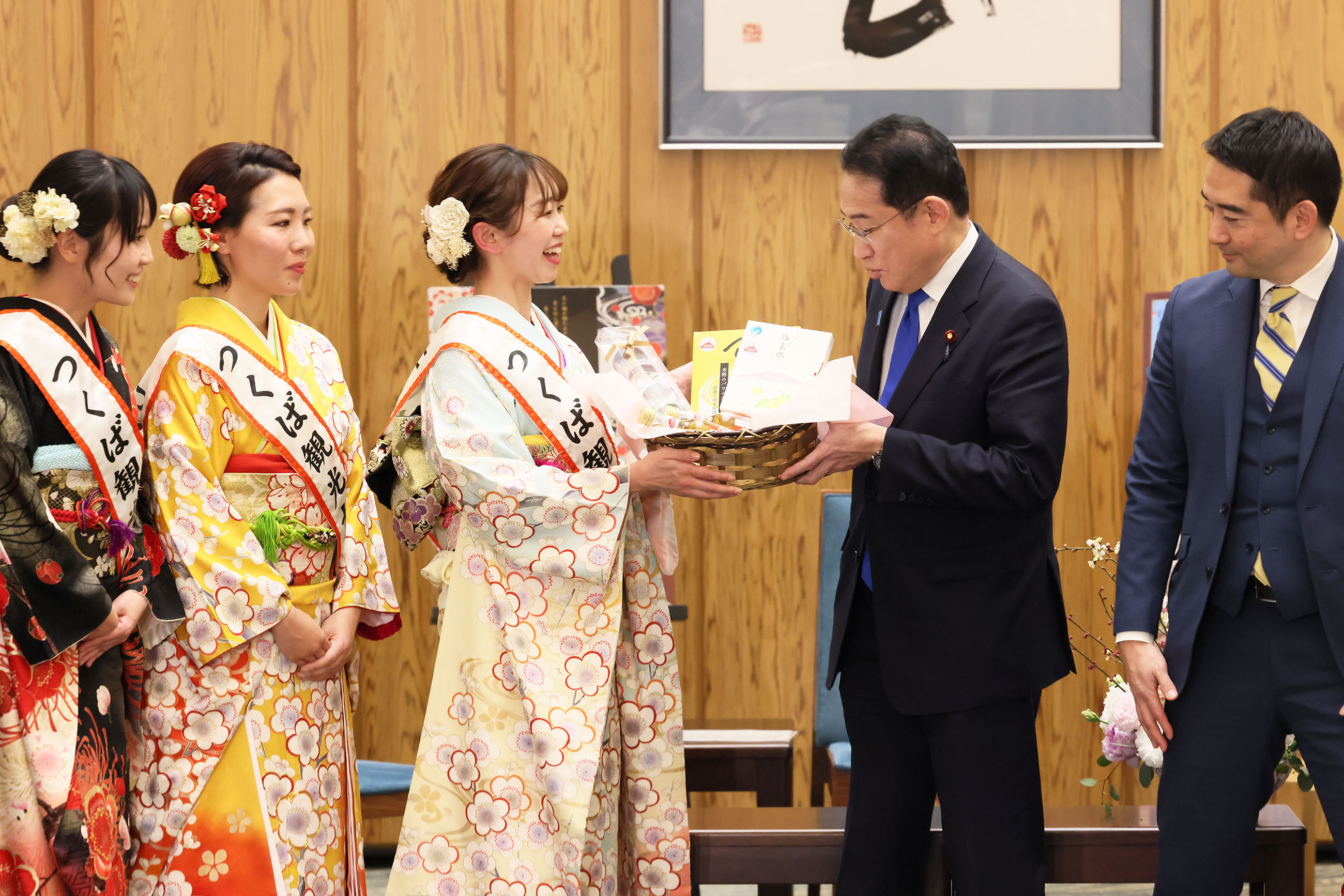 Prime Minister Kishida receiving a courtesy call (9)