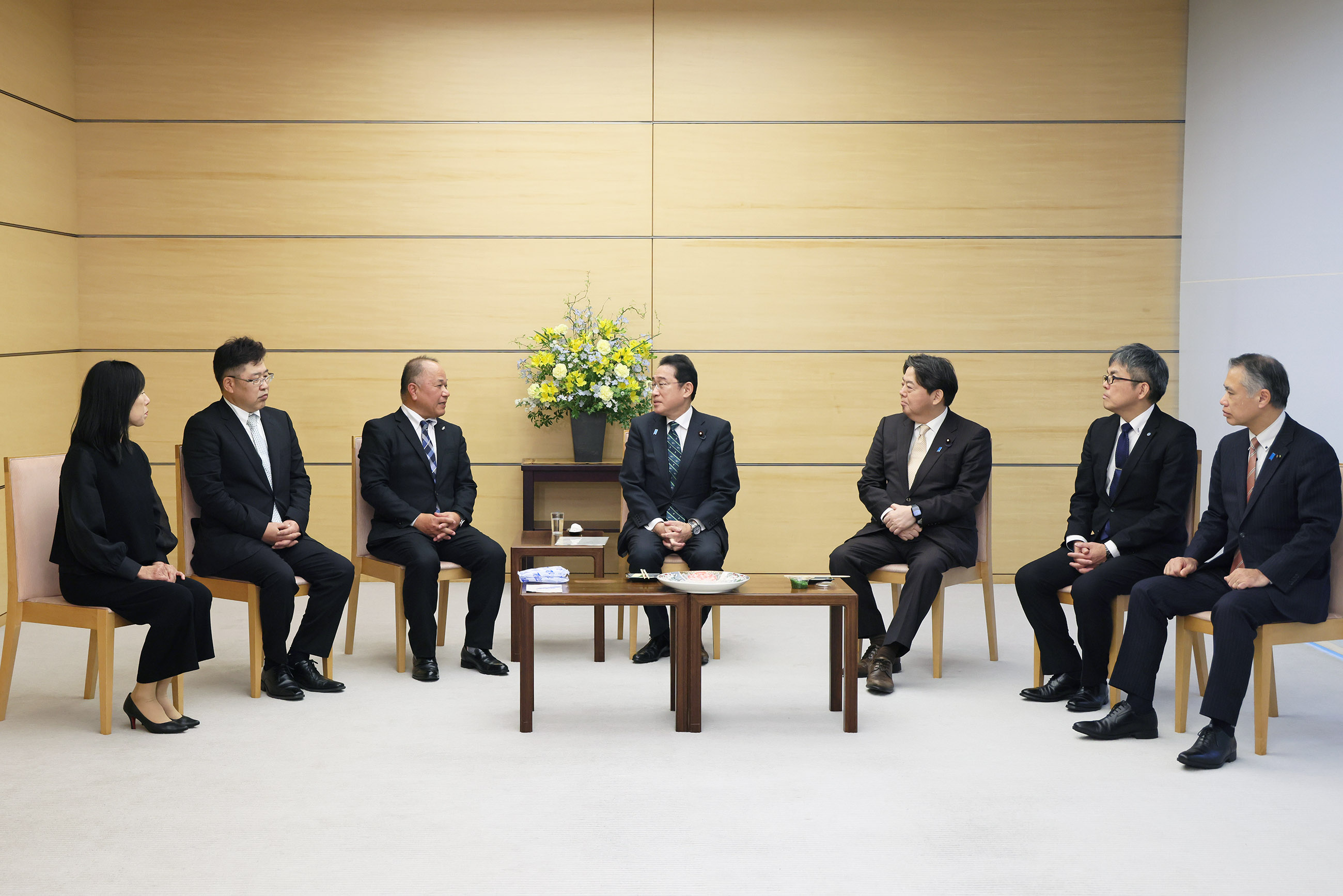 Prime Minister Kishida receiving a courtesy call (5)
