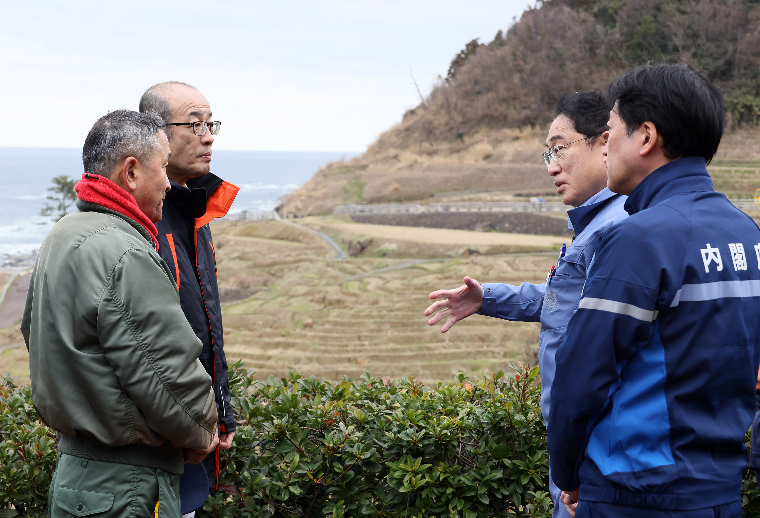 Prime Minister Kishida visiting Shiroyone Senmaida rice terraces (2)