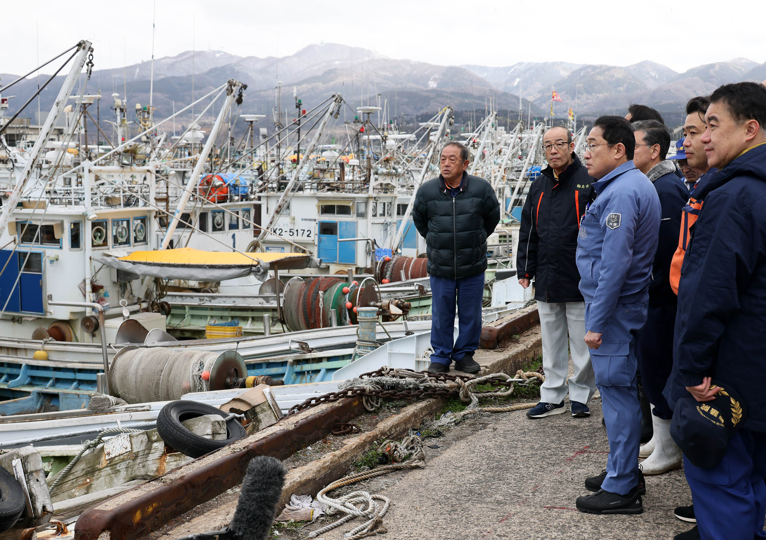 Prime Minister Kishida visiting the Port of Wajima (1)