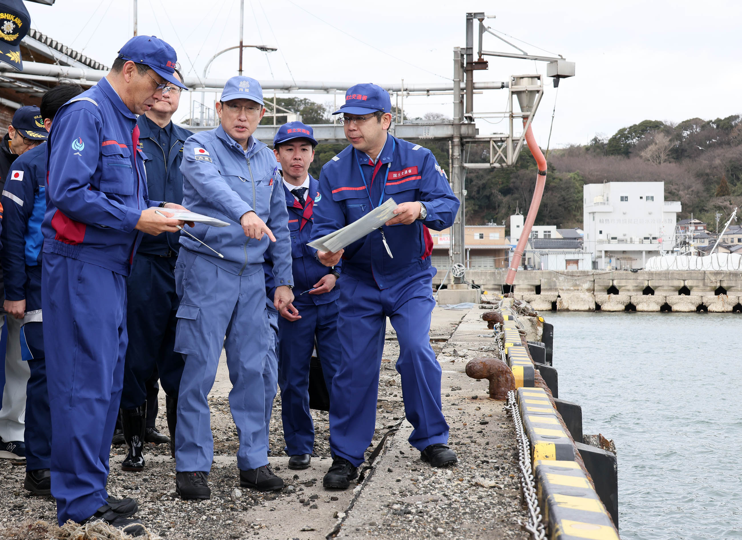 Prime Minister Kishida visiting the Port of Wajima (5)