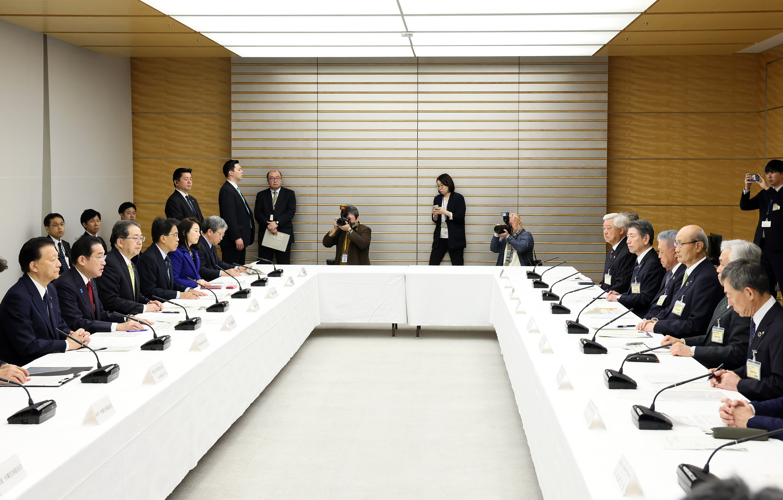 Prime Minister Kishida making a remark at an exchange of views (4)