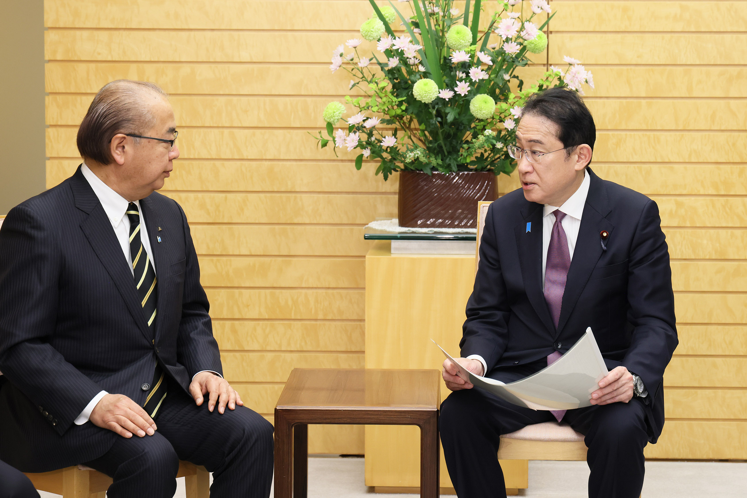 Prime Minister Kishida receiving requests (3)