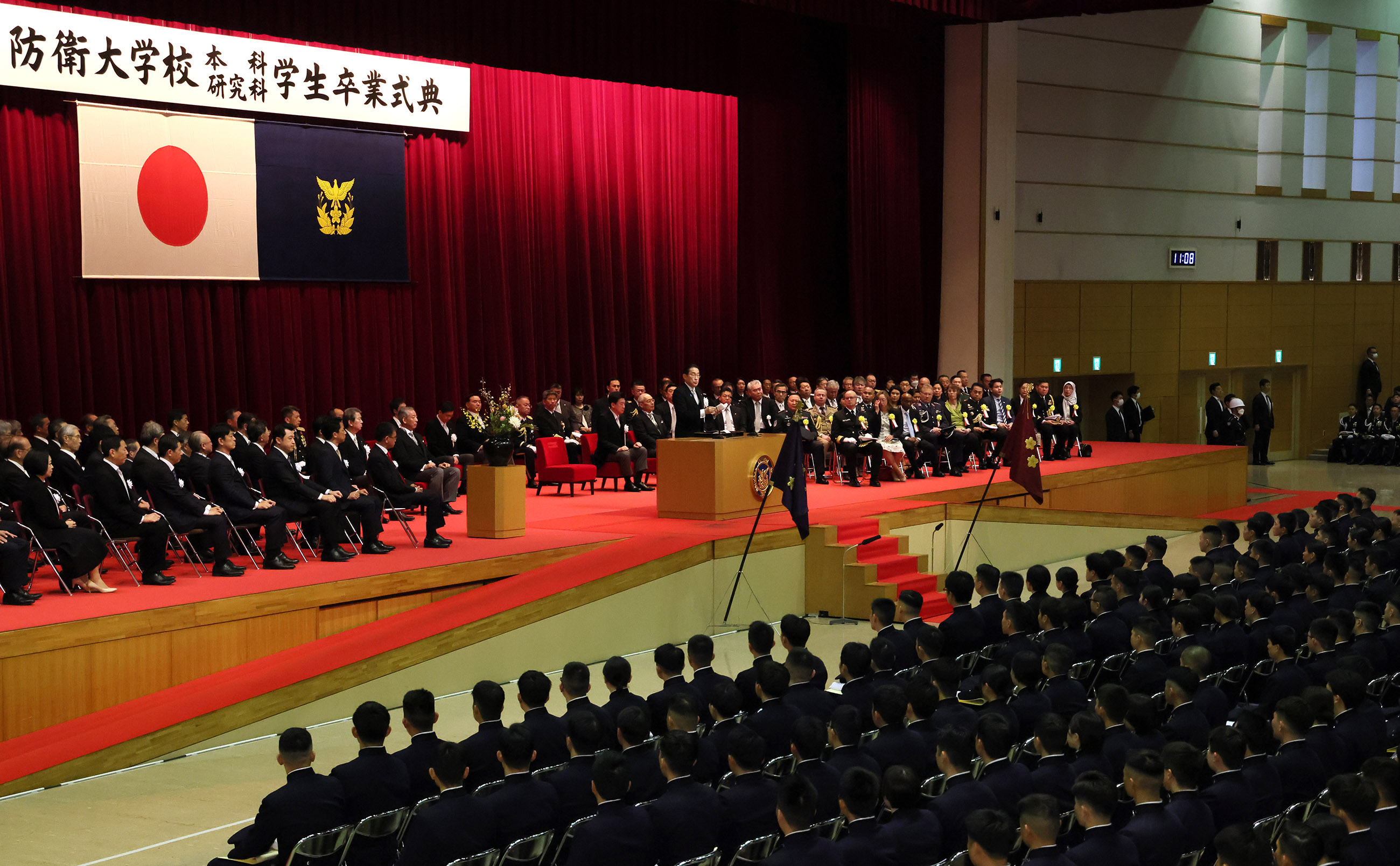 Prime Minister Kishida delivering a commencement address (5)