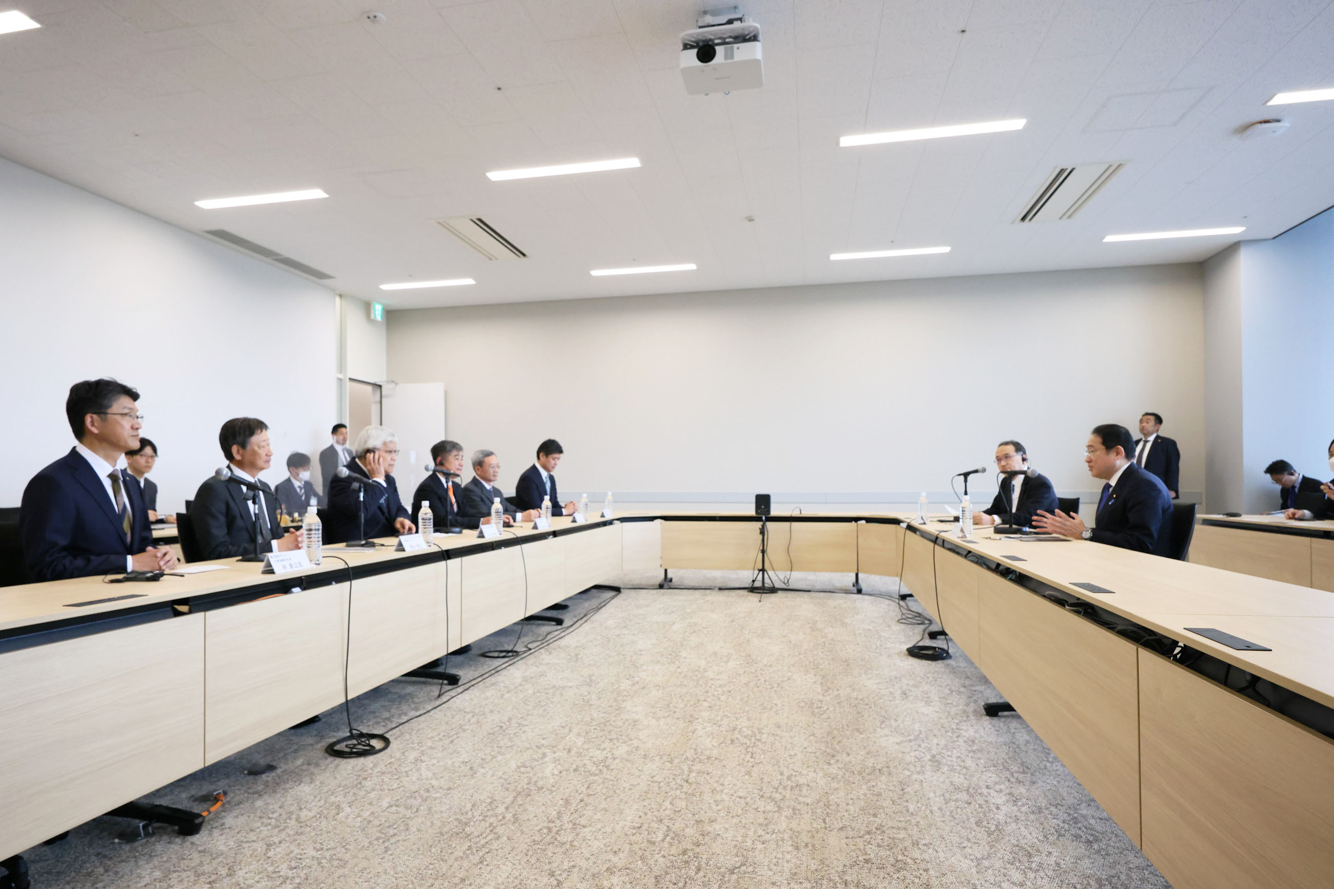 Prime Minister Kishida attending an exchange of views with TSMC, JASM, Sony, and DENSO (1)